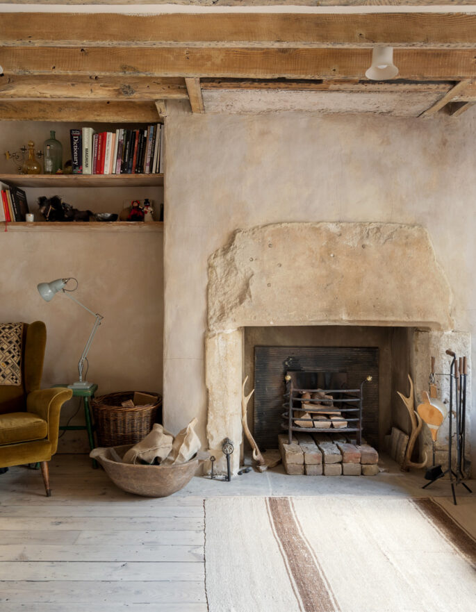 For Sale: Kensington Park Road Notting Hill W11 rustic interior design in living room