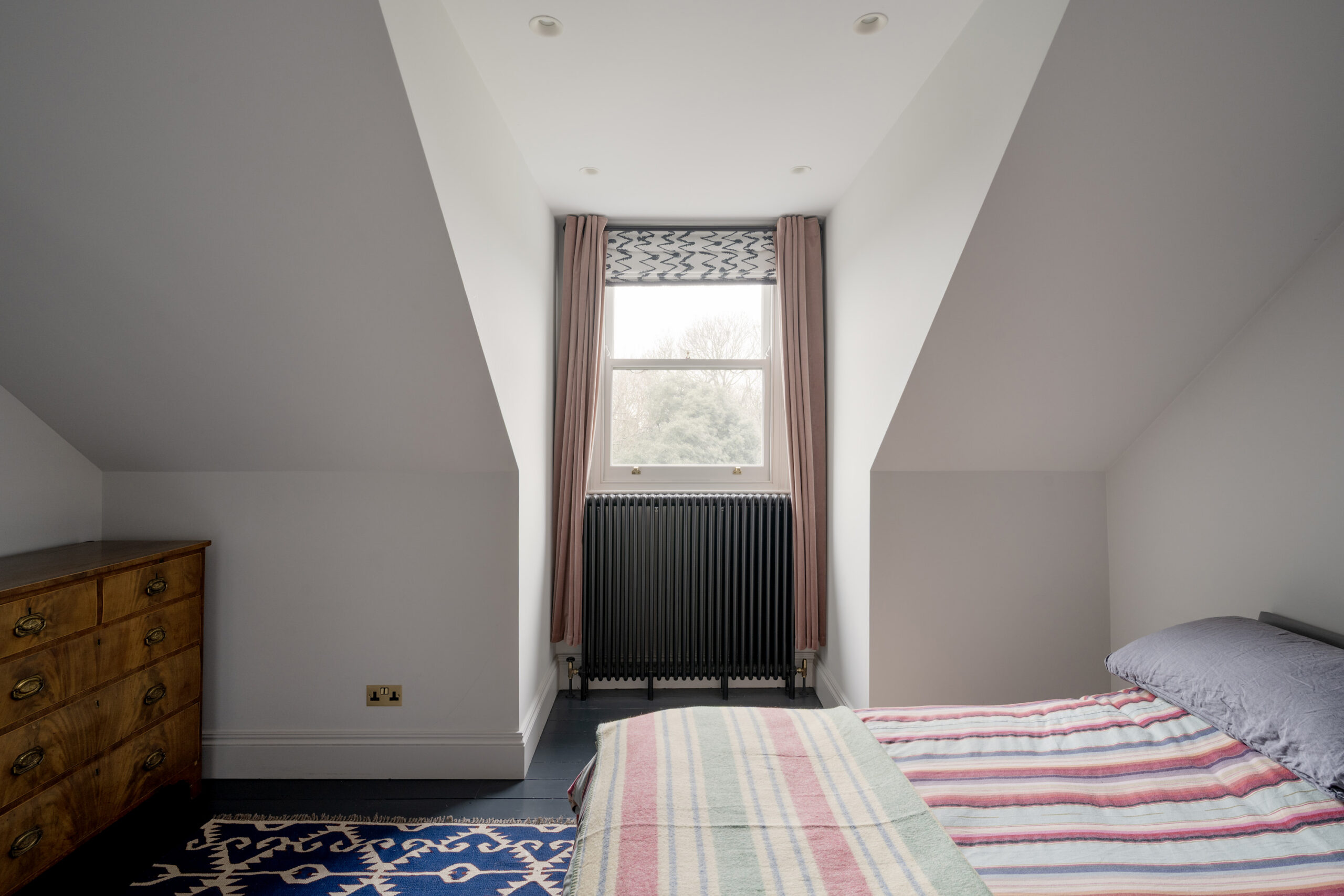 Acton-House-For-Rent-Baldwyn-Gardens-1_Lo