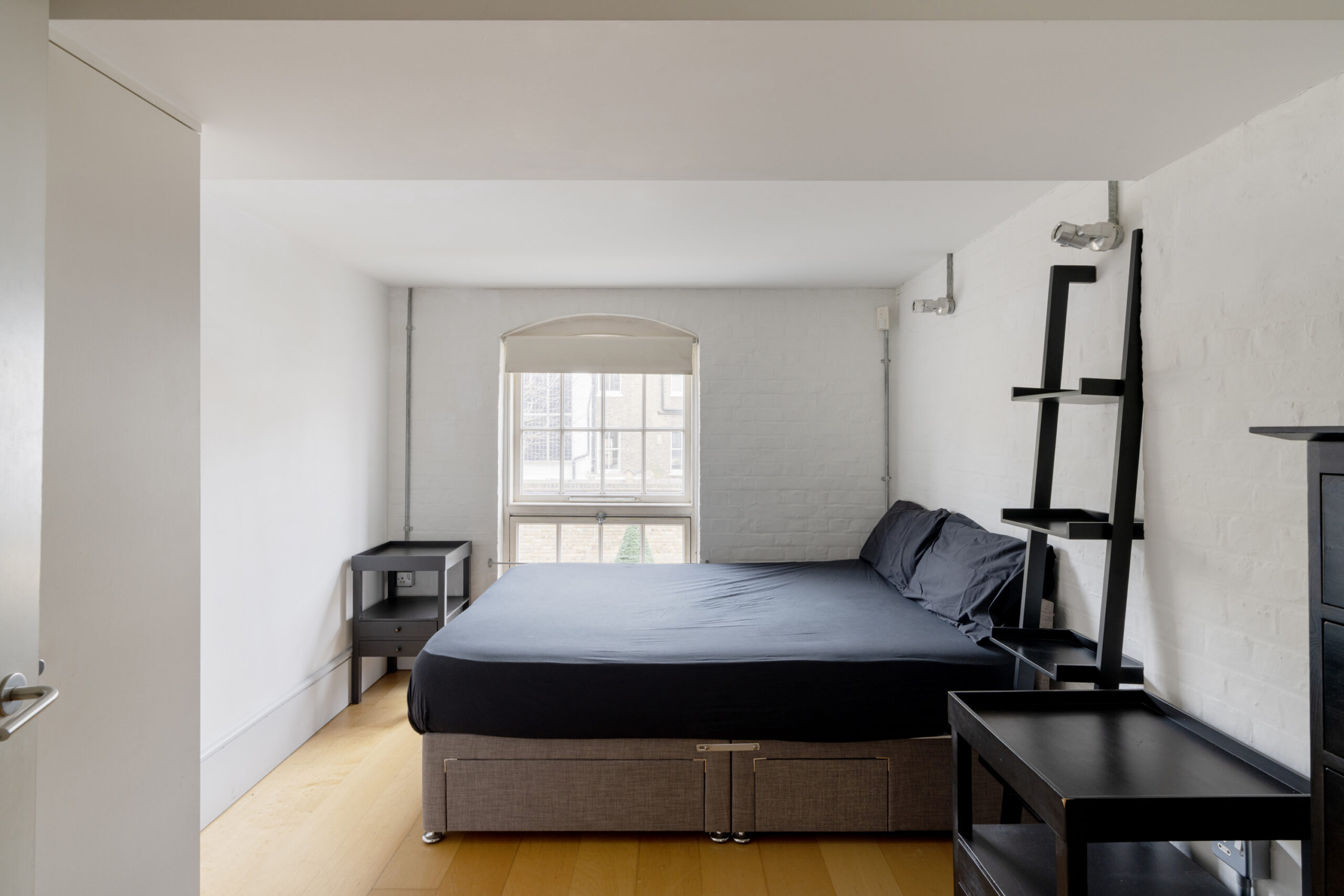 Battersea-Apartment-For-Rent-Old-Chesterton-Building-15_Lo