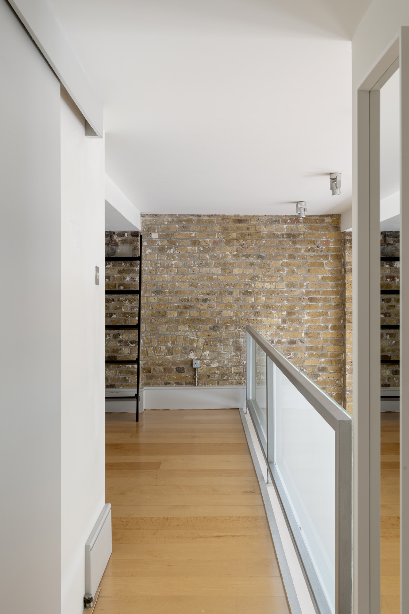 Battersea-Apartment-For-Rent-Old-Chesterton-Building-17_Lo