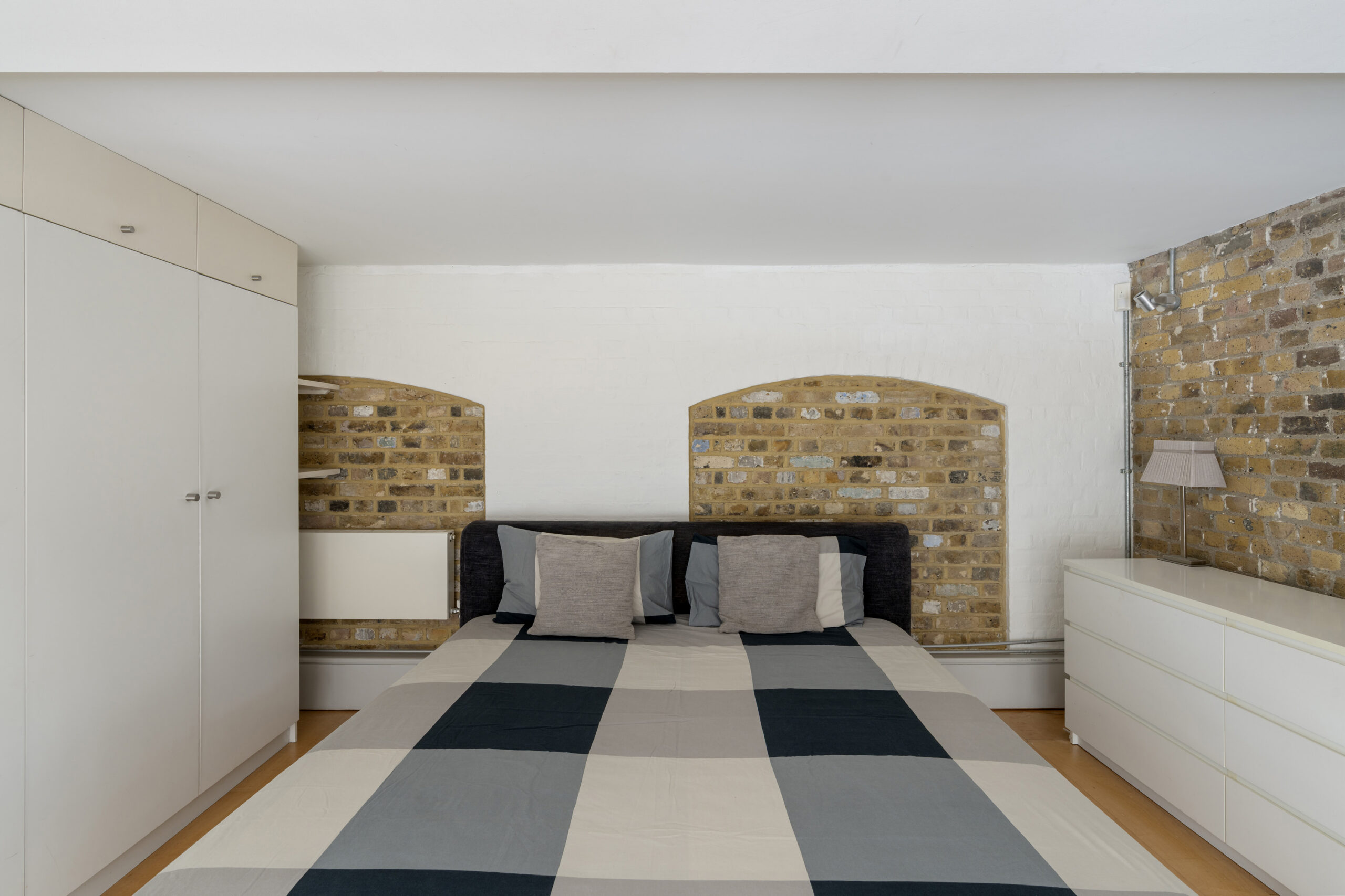 Battersea-Apartment-For-Rent-Old-Chesterton-Building-19_Lo