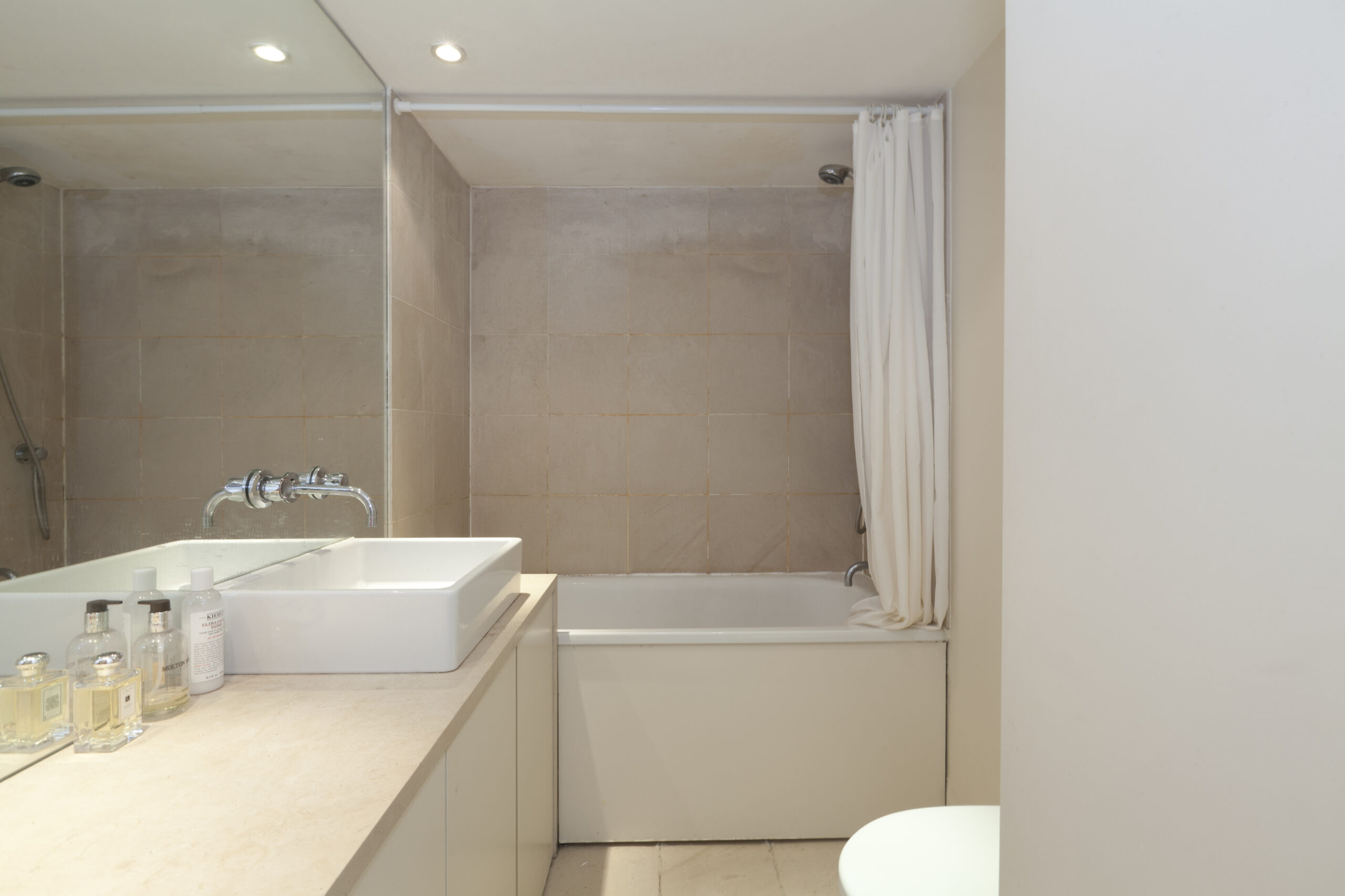 Bayswater-Apartment-For-Rent-Porchester Square(3)