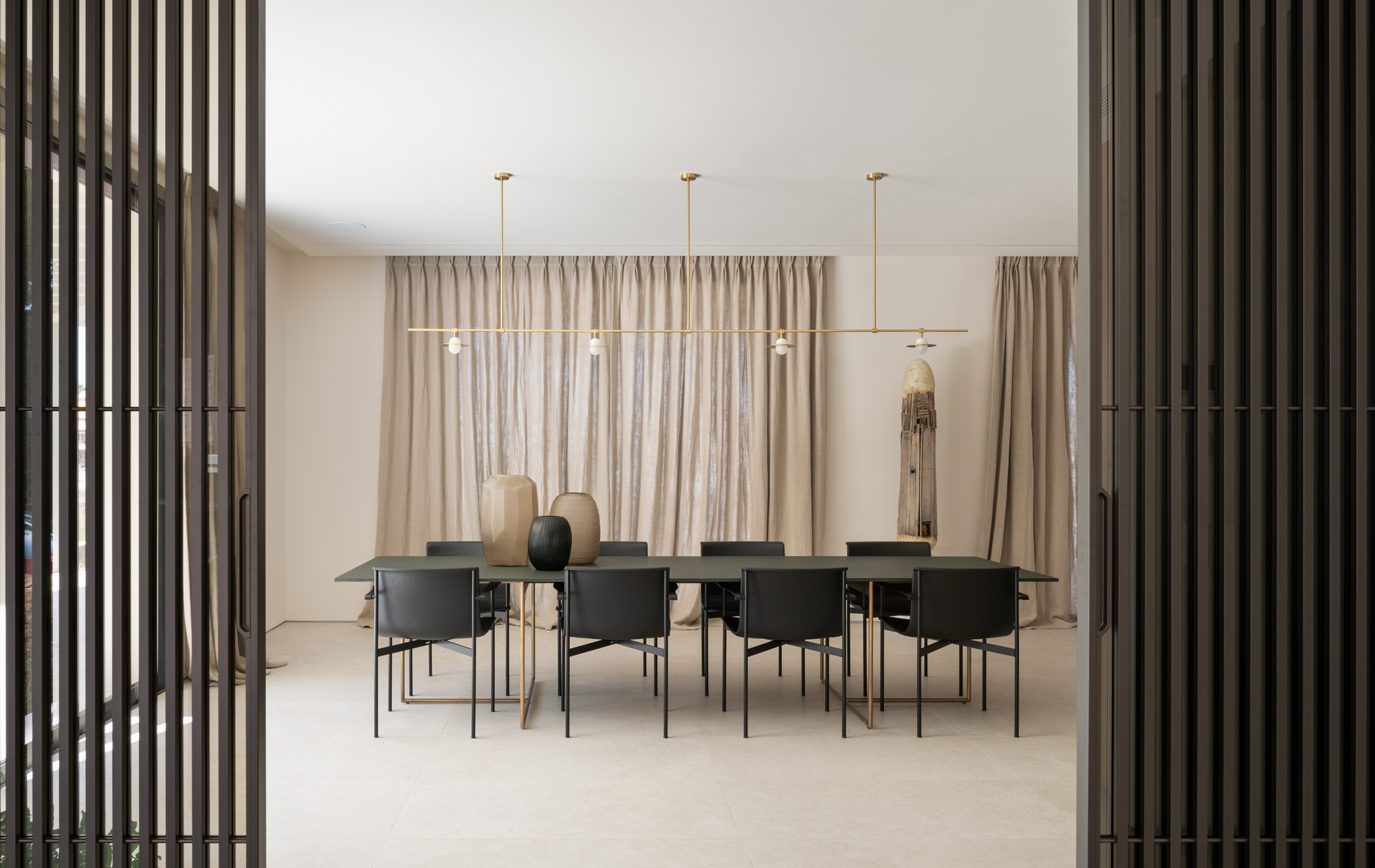 Modern dining table by luxury interior design studio CONTAIN