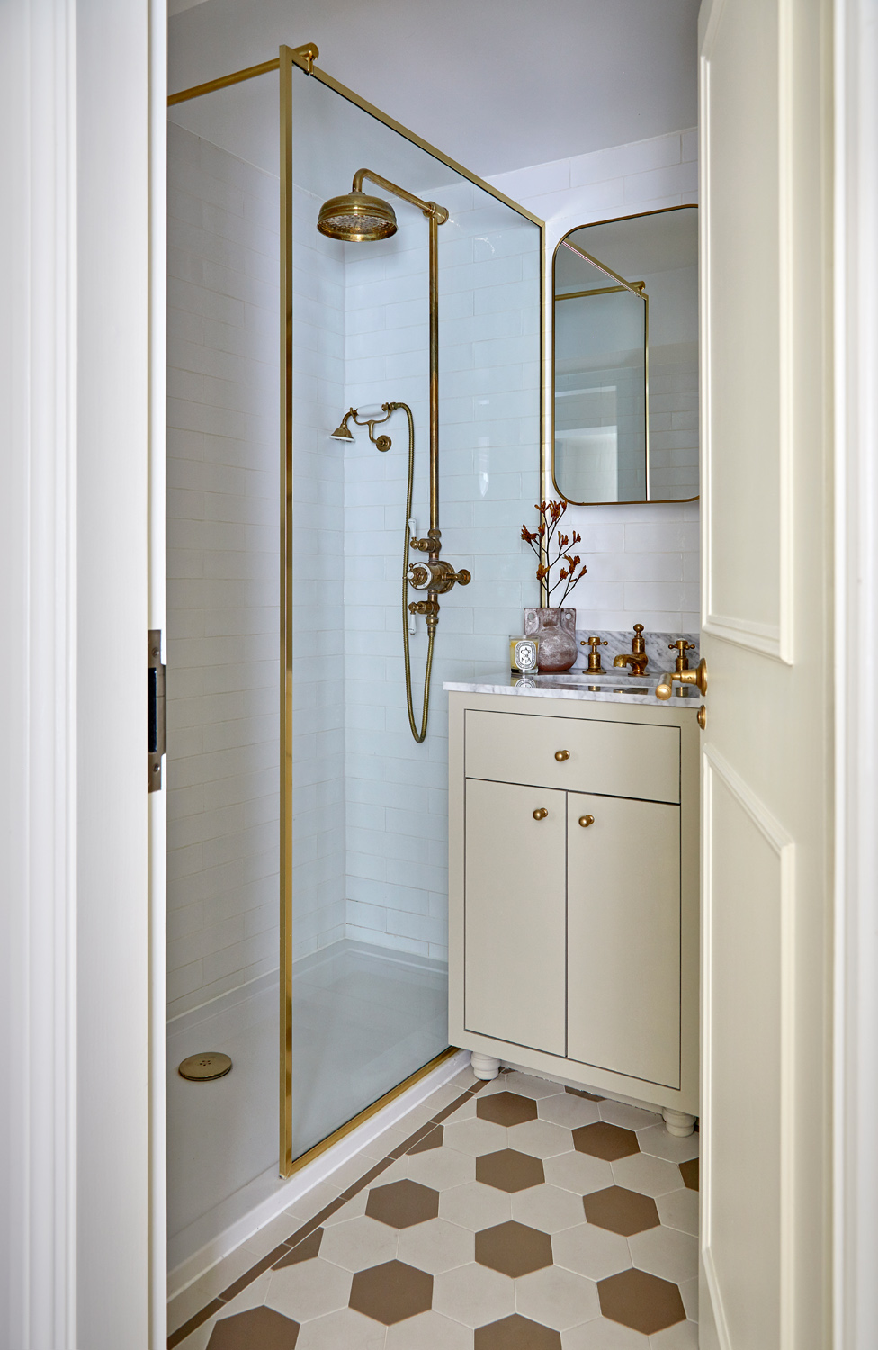 DN-Flat-For-Sale-Kensington-Park-Road (1)