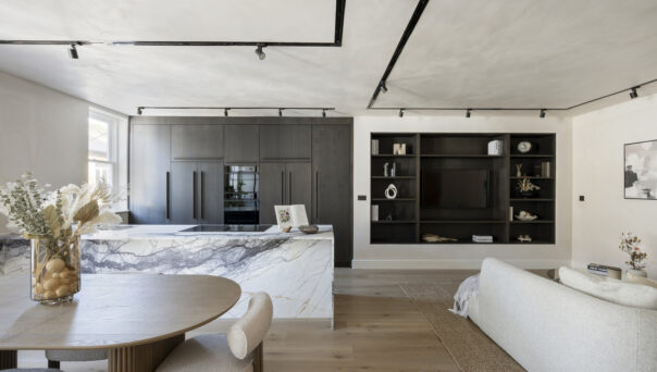 DN-Holland-Park-Mews-House-For-Sale-Russell-Gardens-Mews-11_Lo