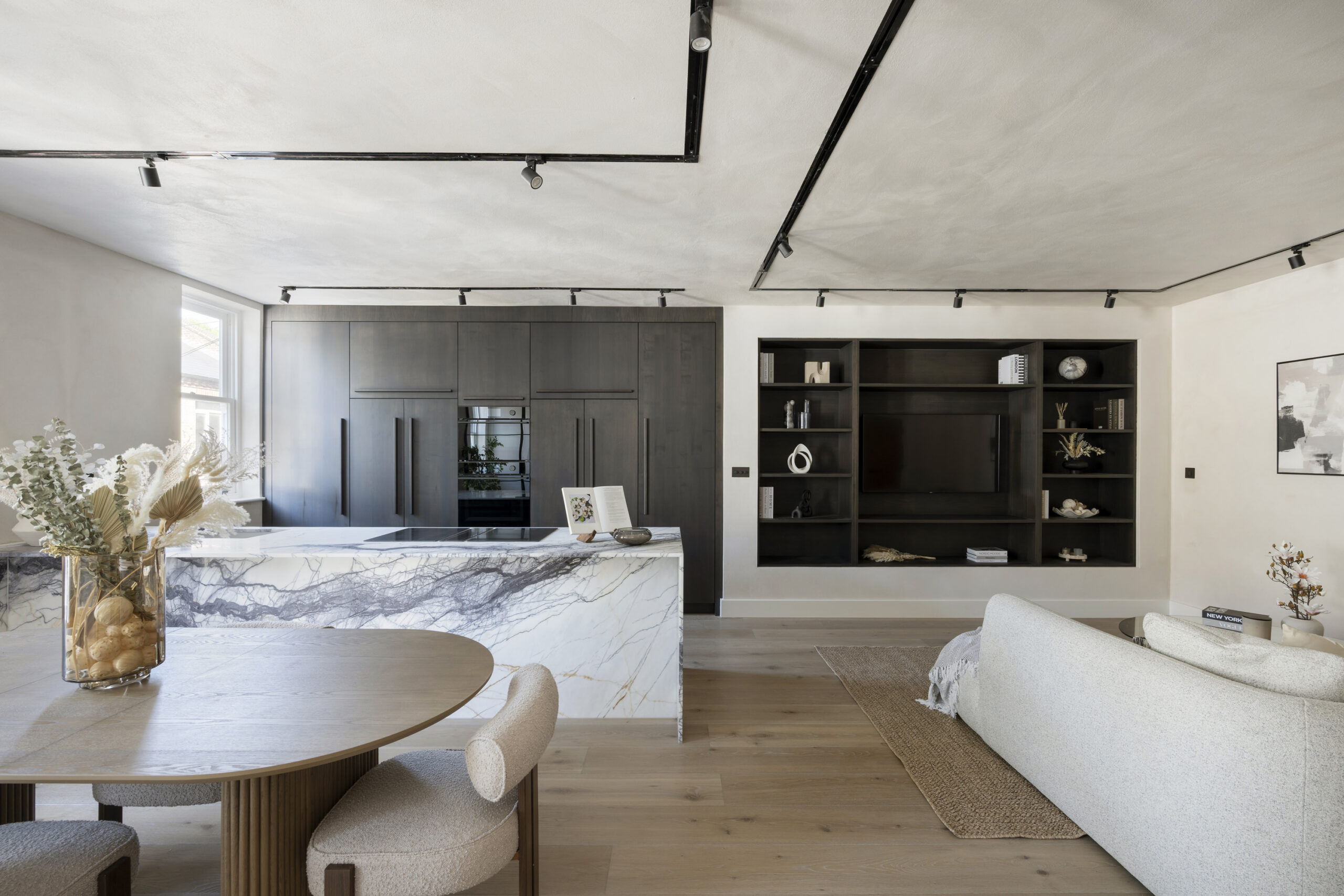 DN-Holland-Park-Mews-House-For-Sale-Russell-Gardens-Mews-11_Lo