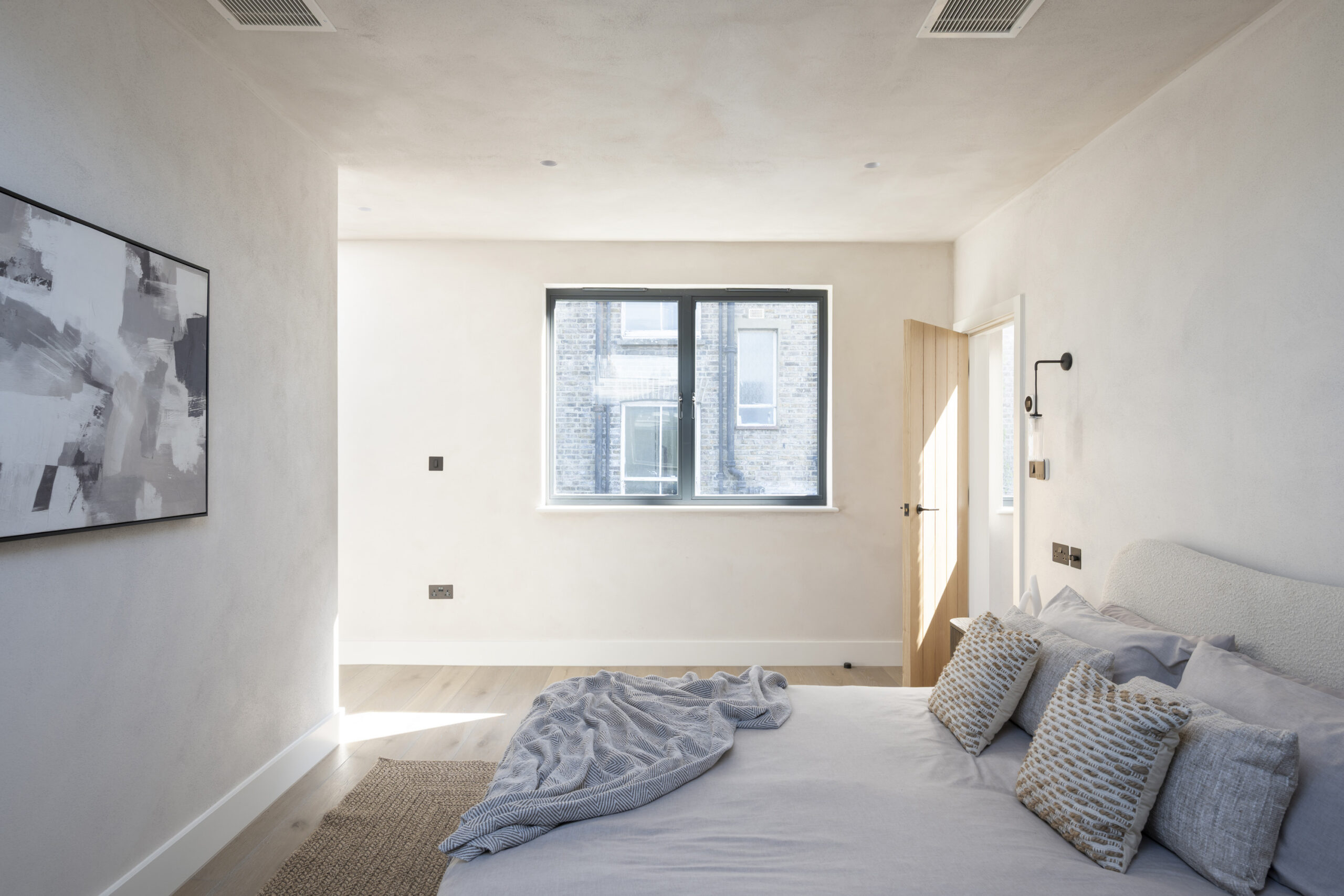 DN-Holland-Park-Mews-House-For-Sale-Russell-Gardens-Mews-8_Lo