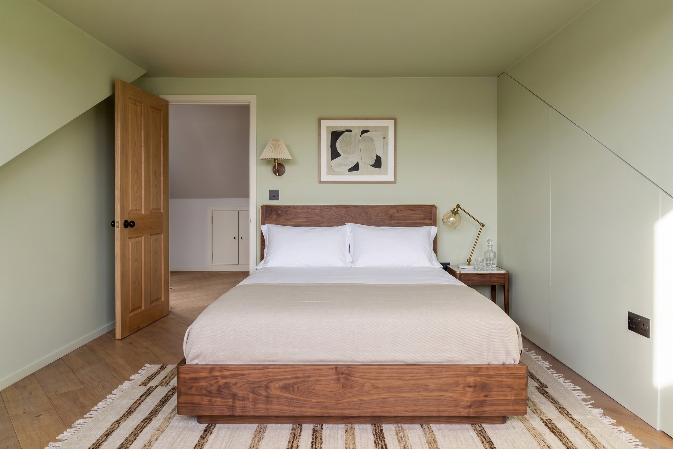 DN-House-For-Rent-London-Summerfield-Avenue