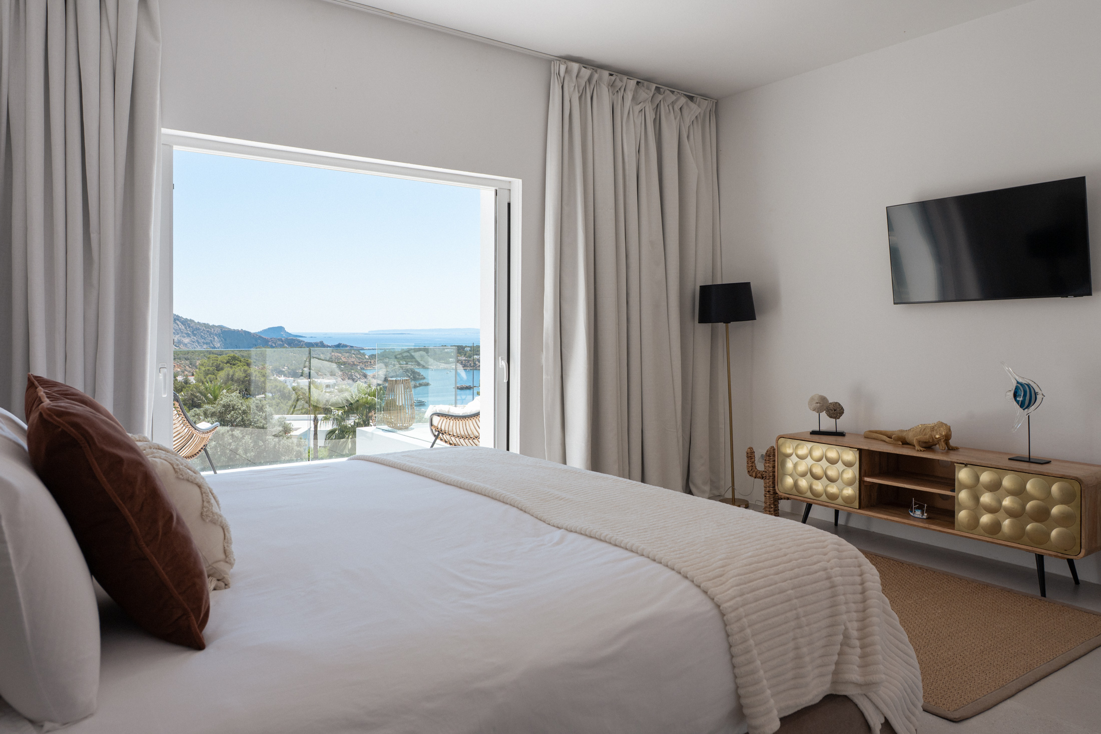 DN-Ibiza-Luxury-Villa-For-Rent-Can-Santos (12)