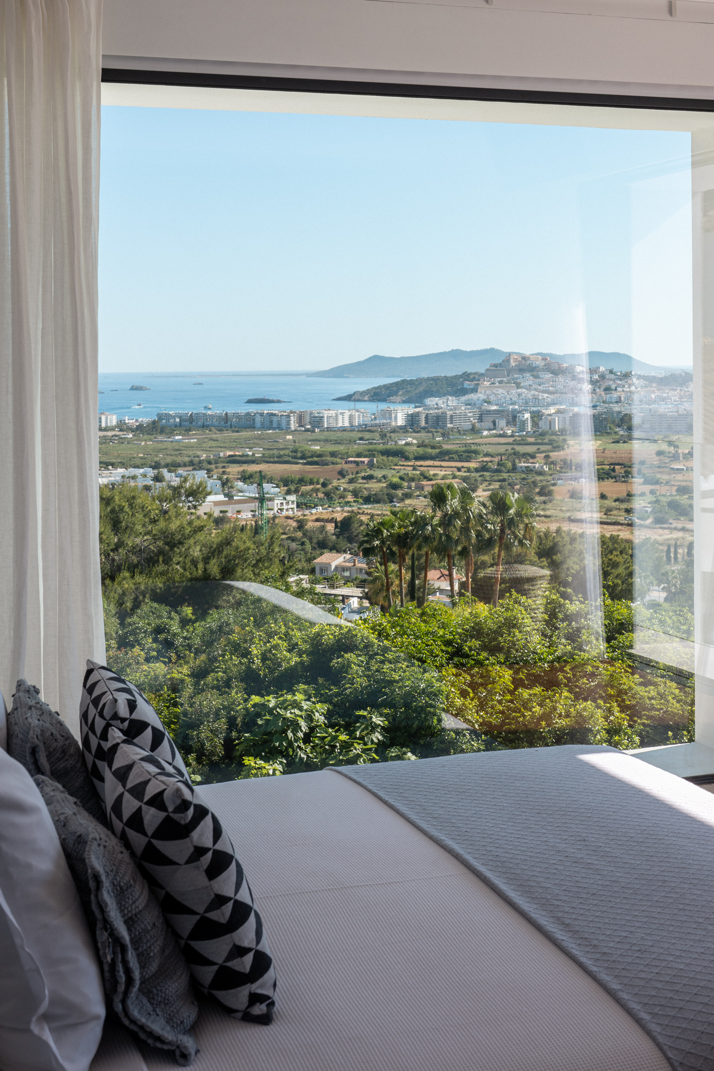 DN-Ibiza-Luxury-Villa-Laguna-For-Rent- South-East (5)