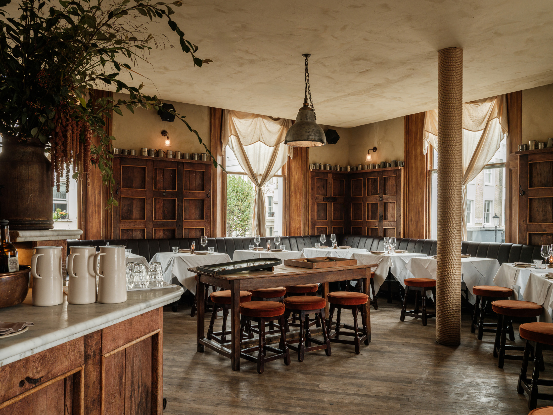 DN-London-Notting-Hill-Area-Guide-Best-Pubs-The-Fat-Badger (11)
