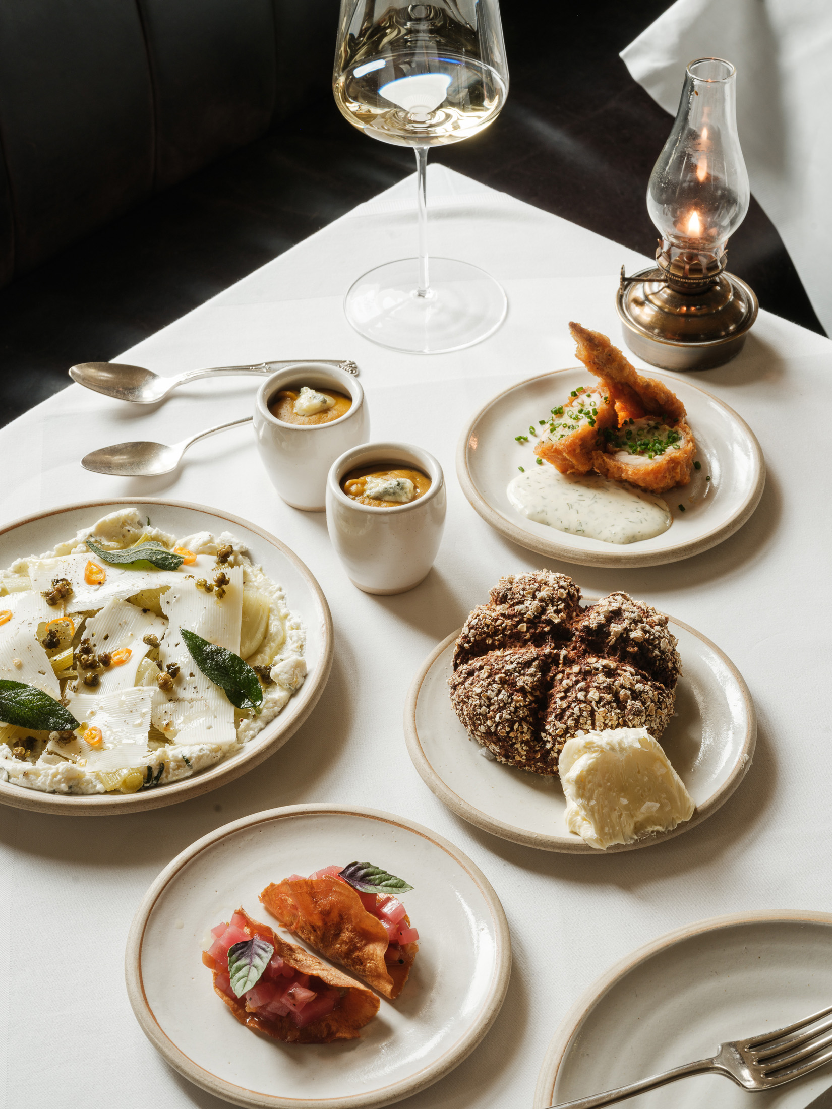 DN-London-Notting-Hill-Area-Guide-Best-Pubs-The-Fat-Badger (12)