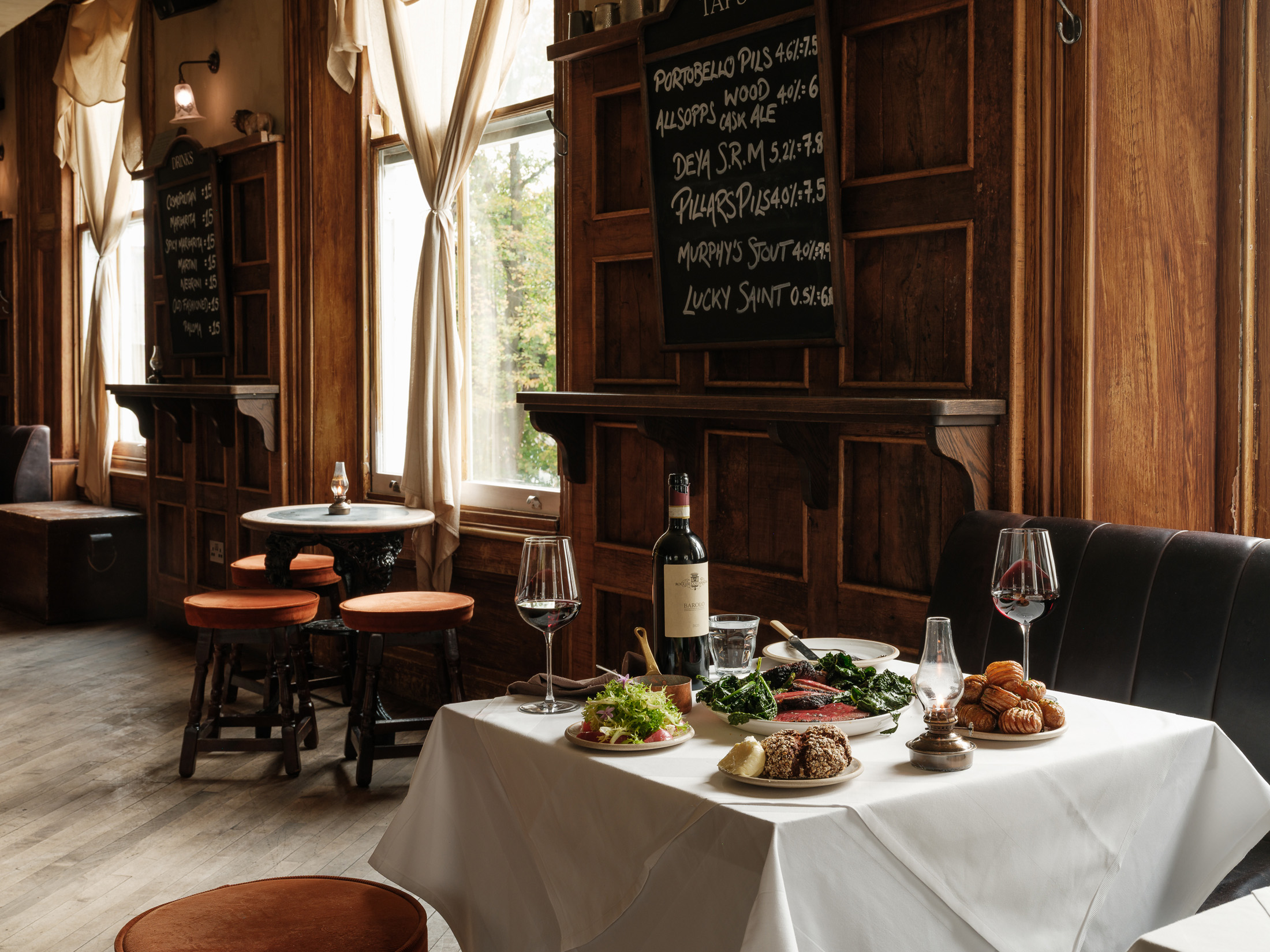 DN-London-Notting-Hill-Area-Guide-Best-Pubs-The-Fat-Badger (6)