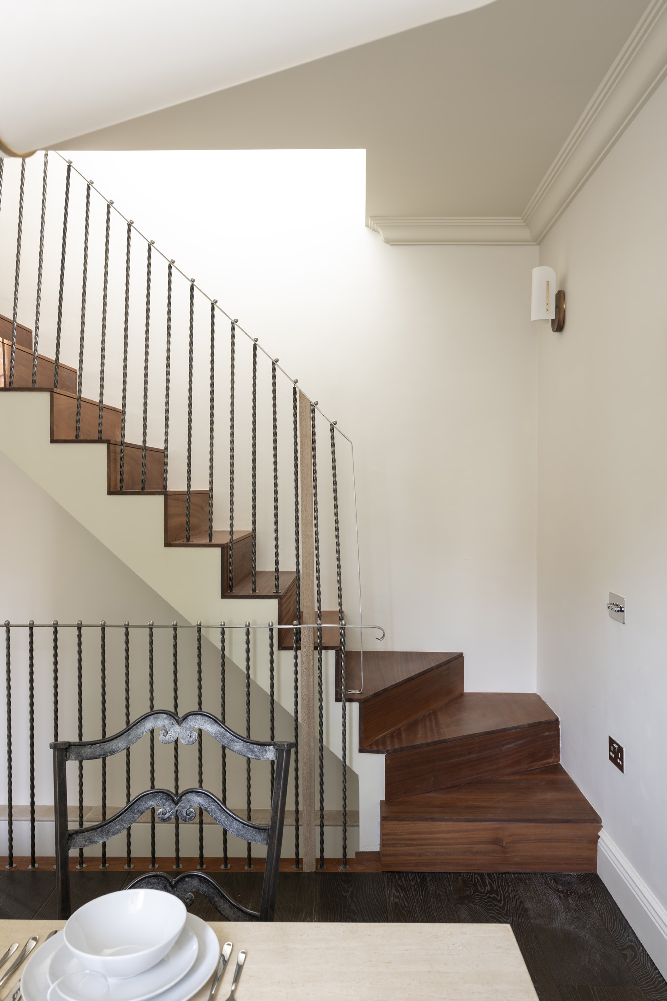 DN-North-Kensington-House-For-Rent-Wilsham-Street-5_Lo