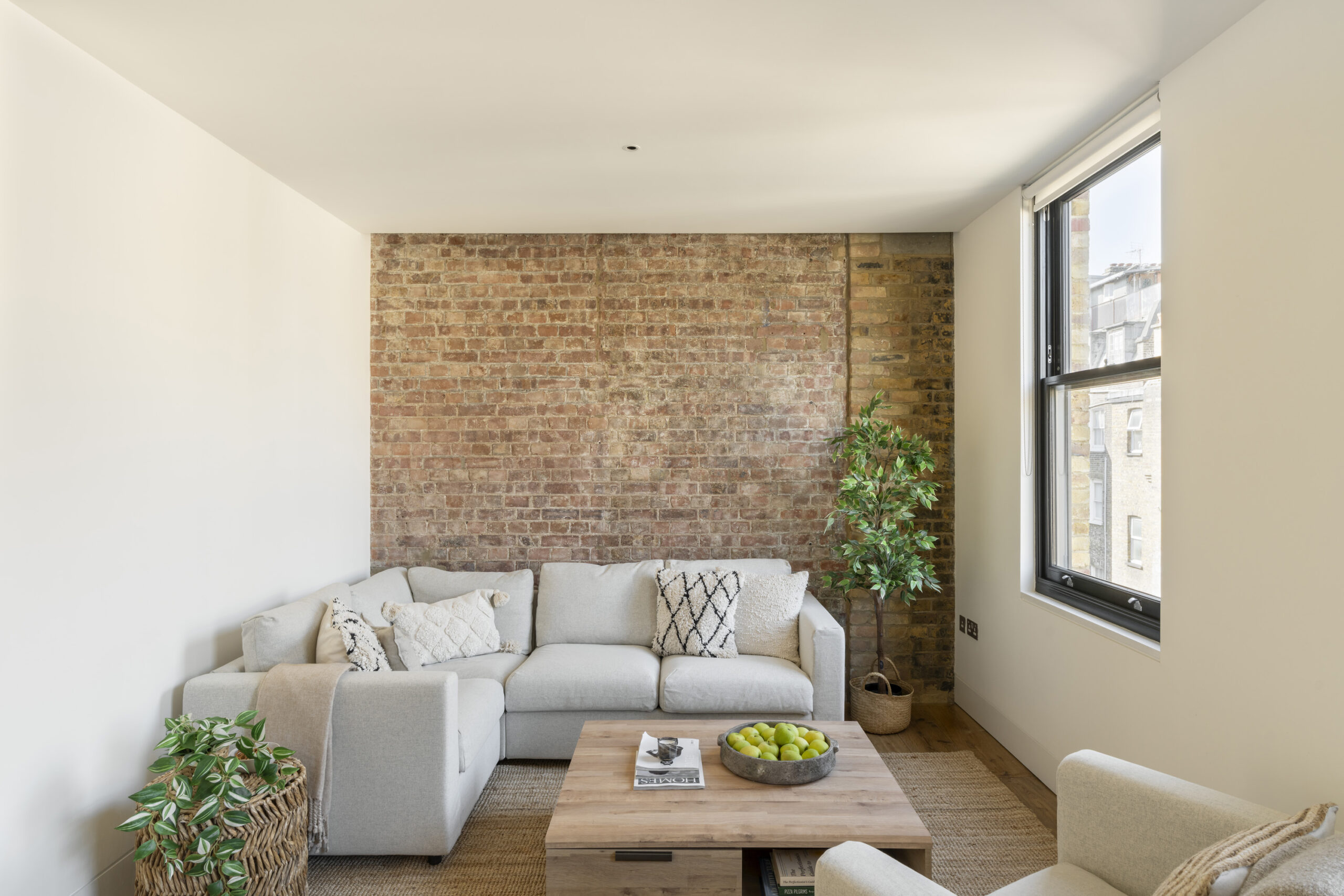 DN-Property-For-Rent-Great-Titchfield-Street-11_Lo