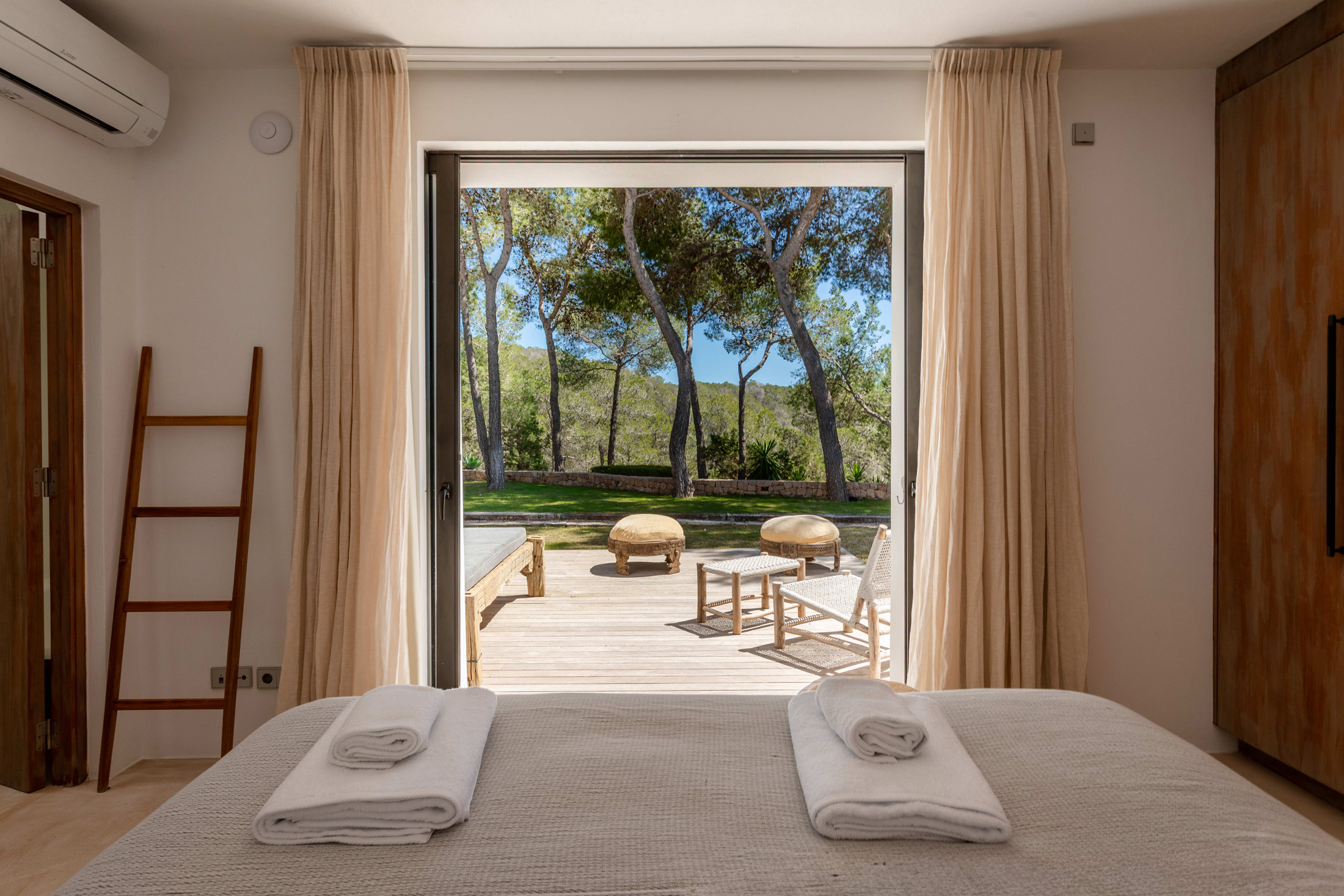 Domus-Nova-Luxury-Rental-Villa-Celestial-Terrace-central-Ibiza-LR 30
