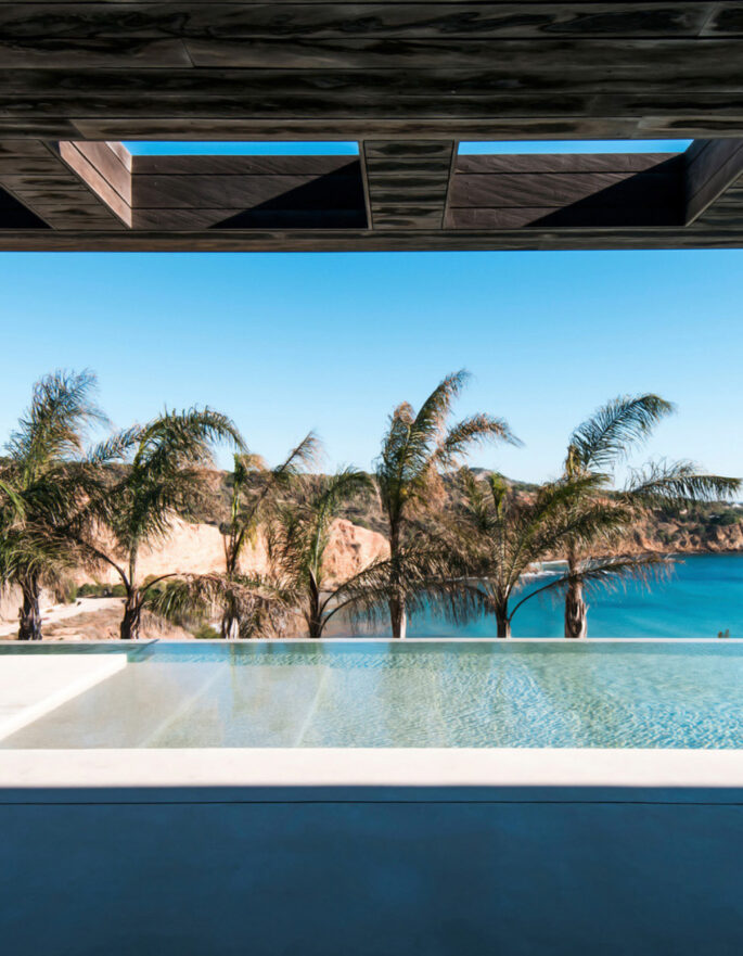 Swimming pool of a De Castro villa