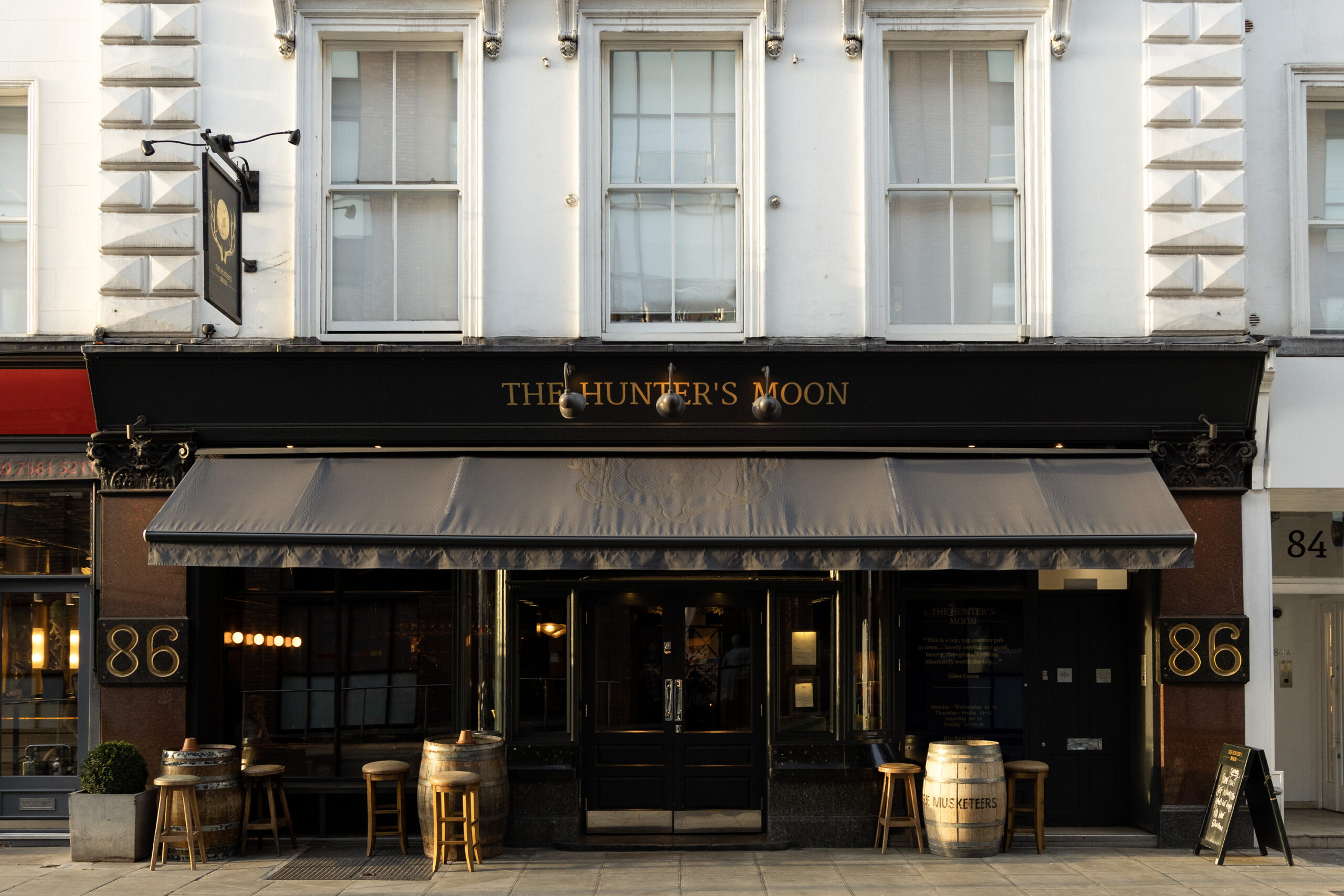 Domus-Nova-Area-Guide-Chelsea-South-Ken-Best-Pub-The-Hunters-Moon