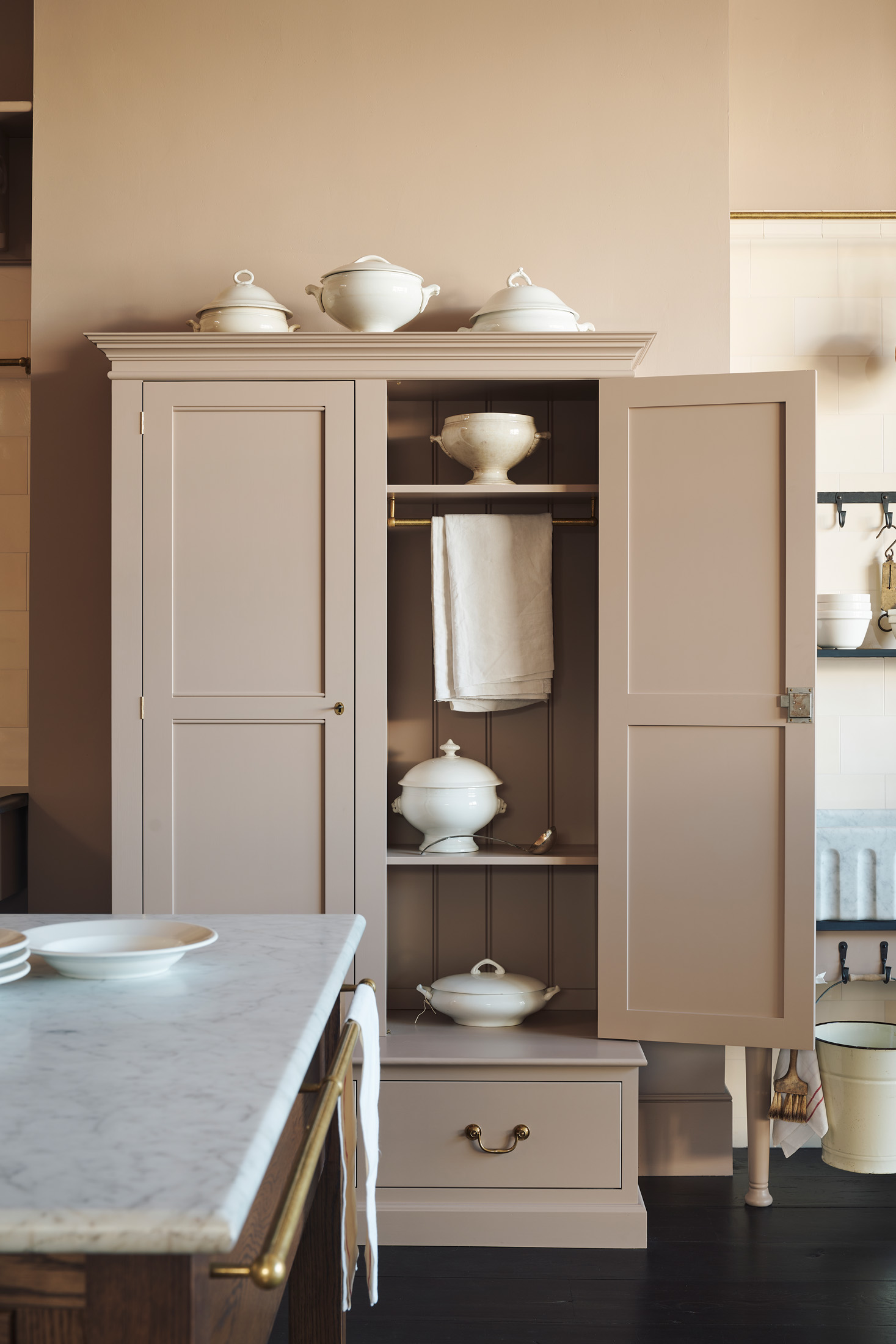 Domus-Nova-Design-Directory-deVOL-Kitchens (11)