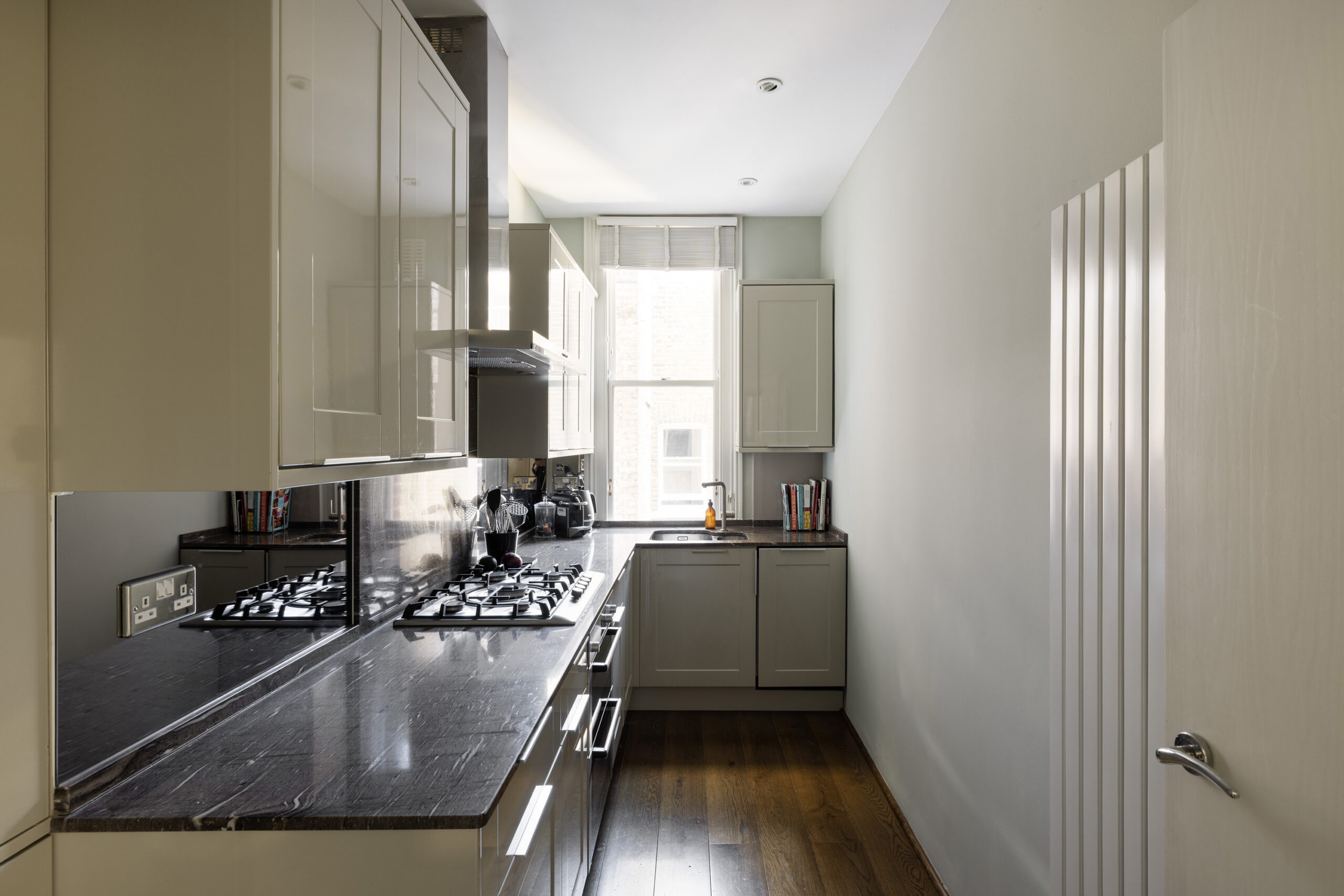 Domus-Nova-Earls-Court-Apartment-For-Rent-Nevern-Square-18_Lo