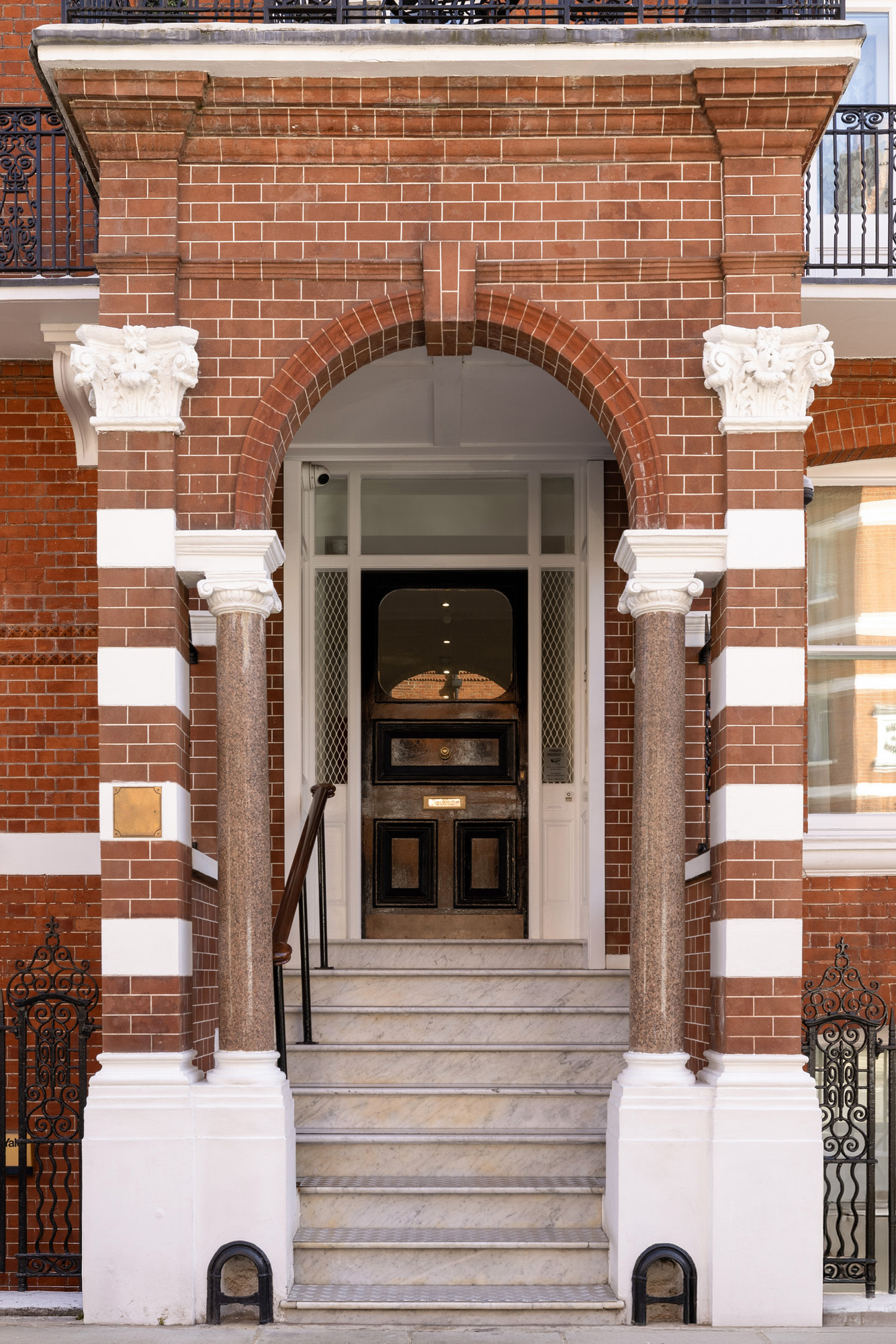 Domus-Nova-Earls-Court-Apartment-For-Rent-Nevern-Square-21_Lo