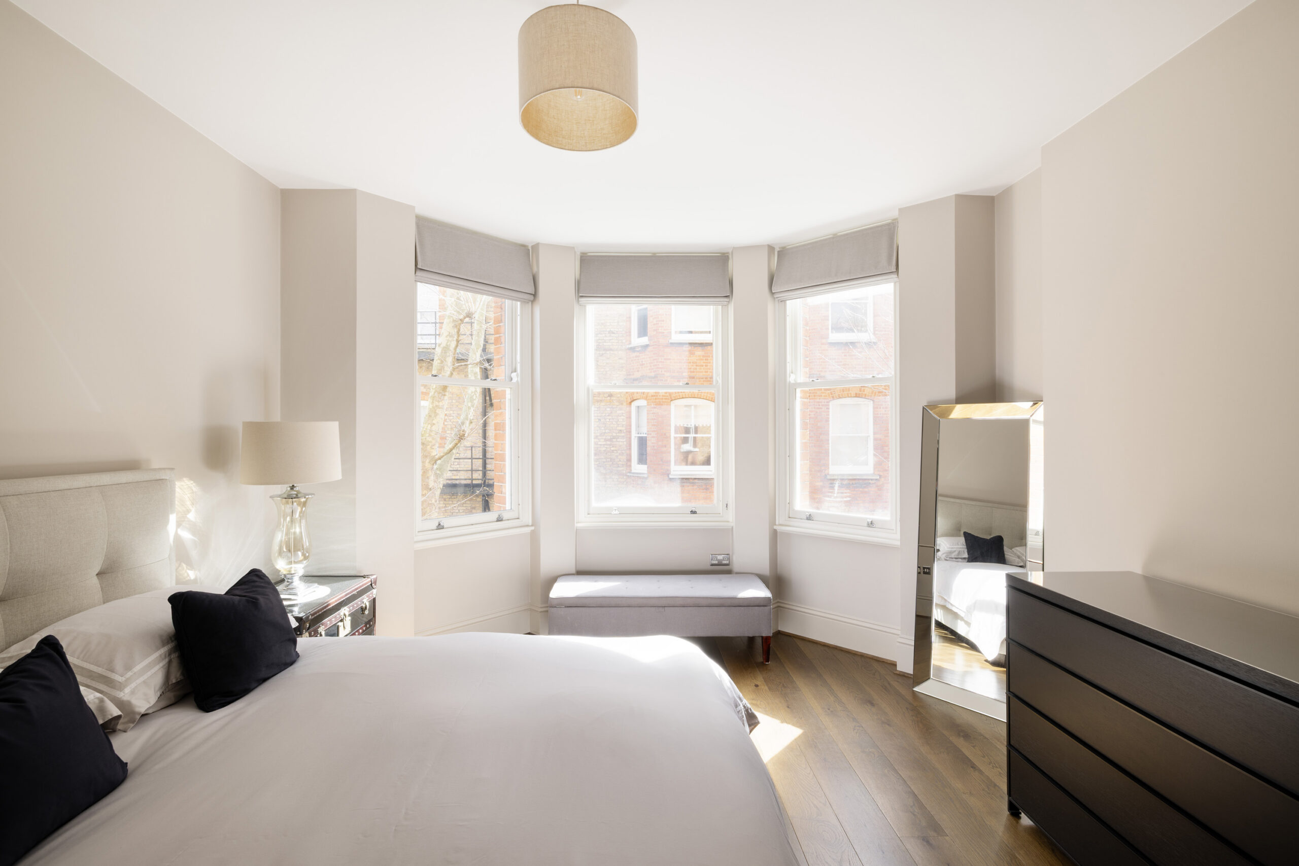 Domus-Nova-Earls-Court-Apartment-For-Rent-Nevern-Square-2_Lo