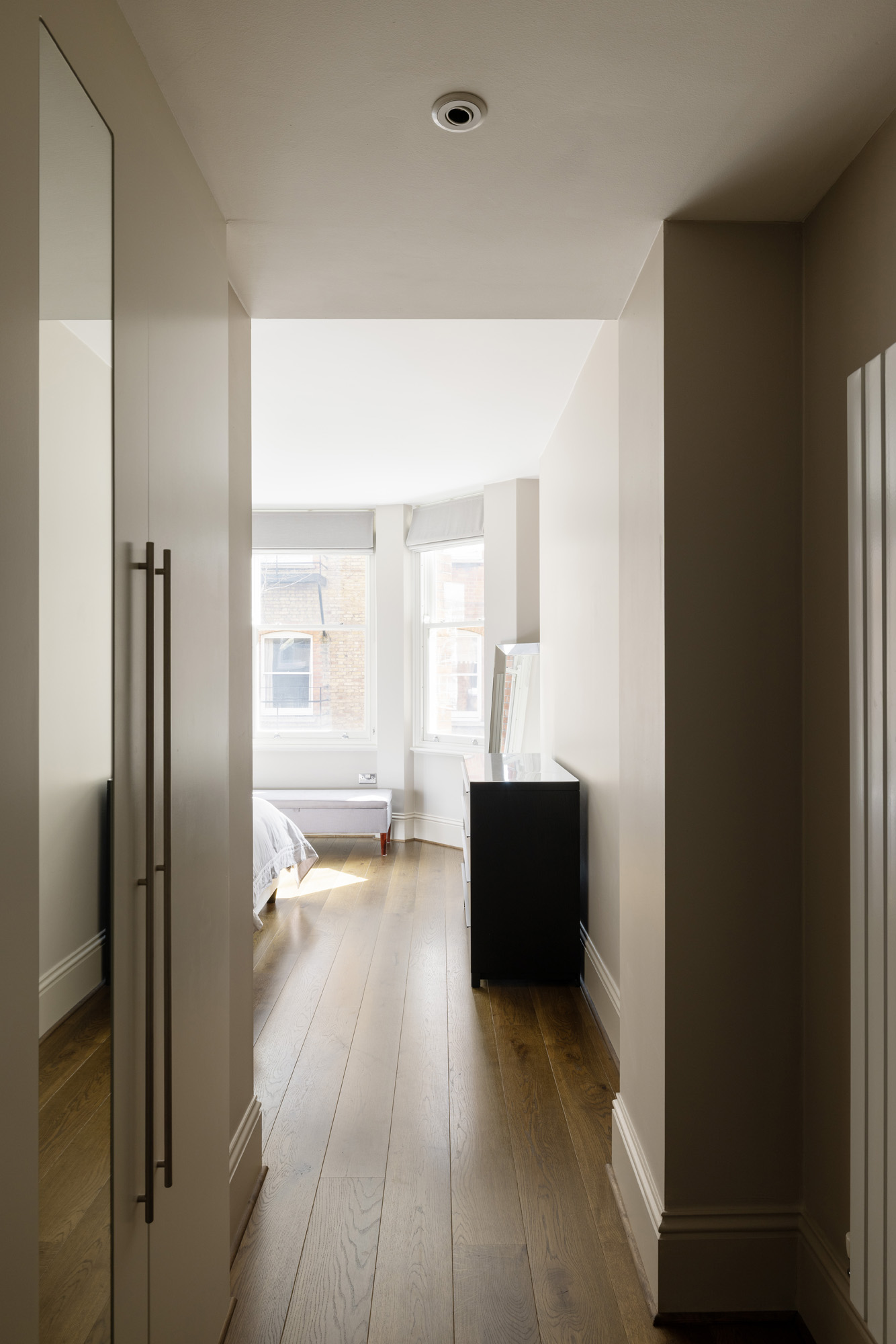 Domus-Nova-Earls-Court-Apartment-For-Rent-Nevern-Square-7_Lo