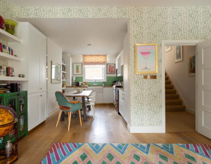 Kensington Park Road open-plan kitchen with patterned wallpaper