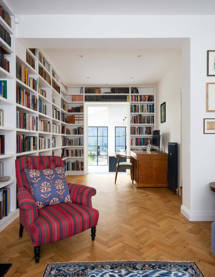 For Rent: Treadgold Street Notting Hill W11 contemporary library with parquet floors