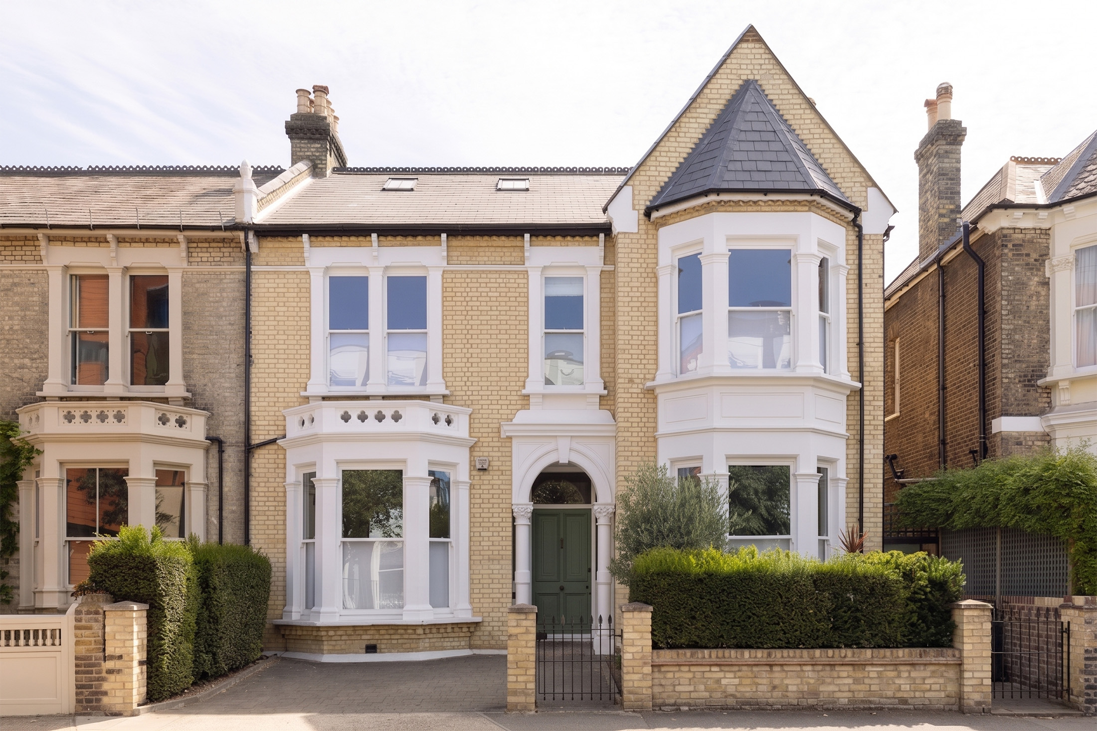 Domus-Nova-Hammersmith-House-For-Rent-Rivercourt-Walk.-2