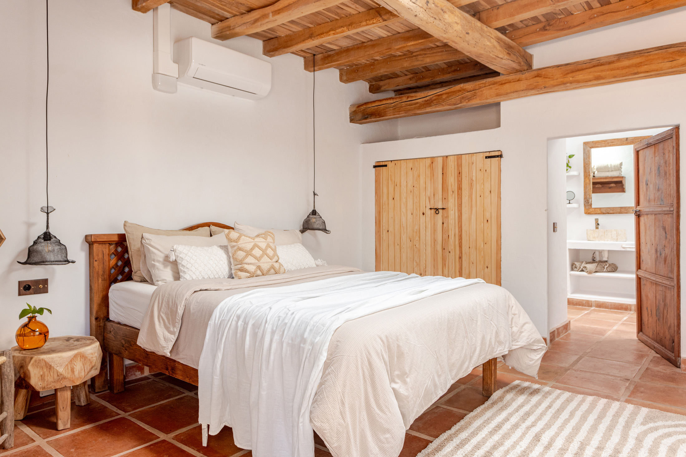 Domus-Nova-Ibiza-Luxury-Rental-Villa-Southeast-San-Rafael (37)