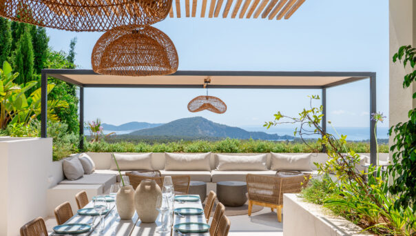 Luxury villa for rent in Vista Alegre