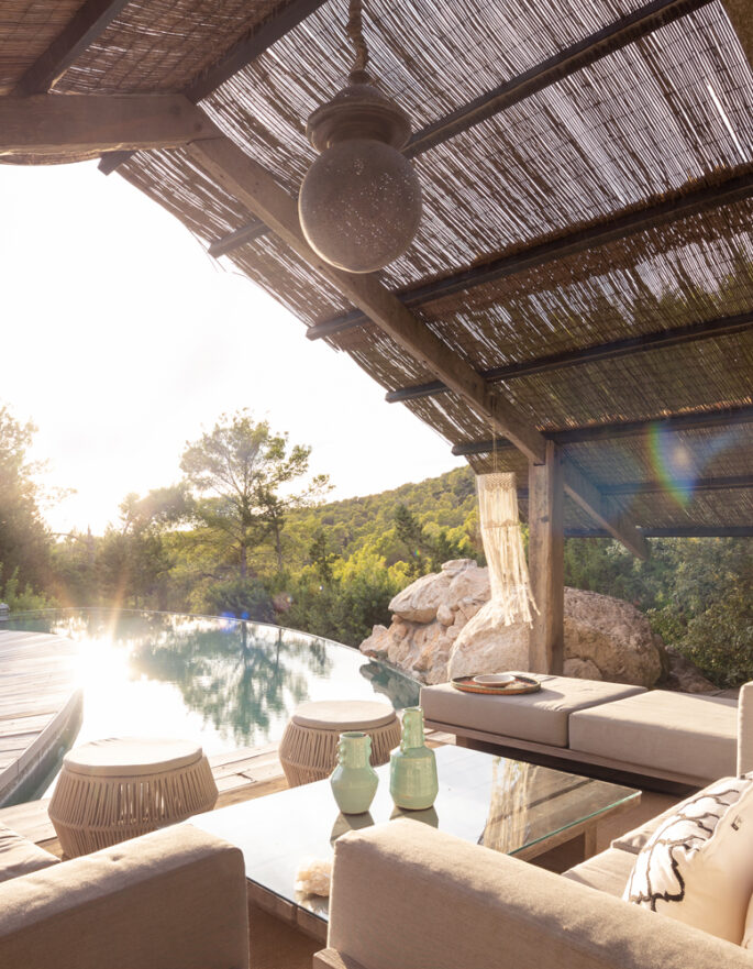 Can Bikini Pool House with curved pool