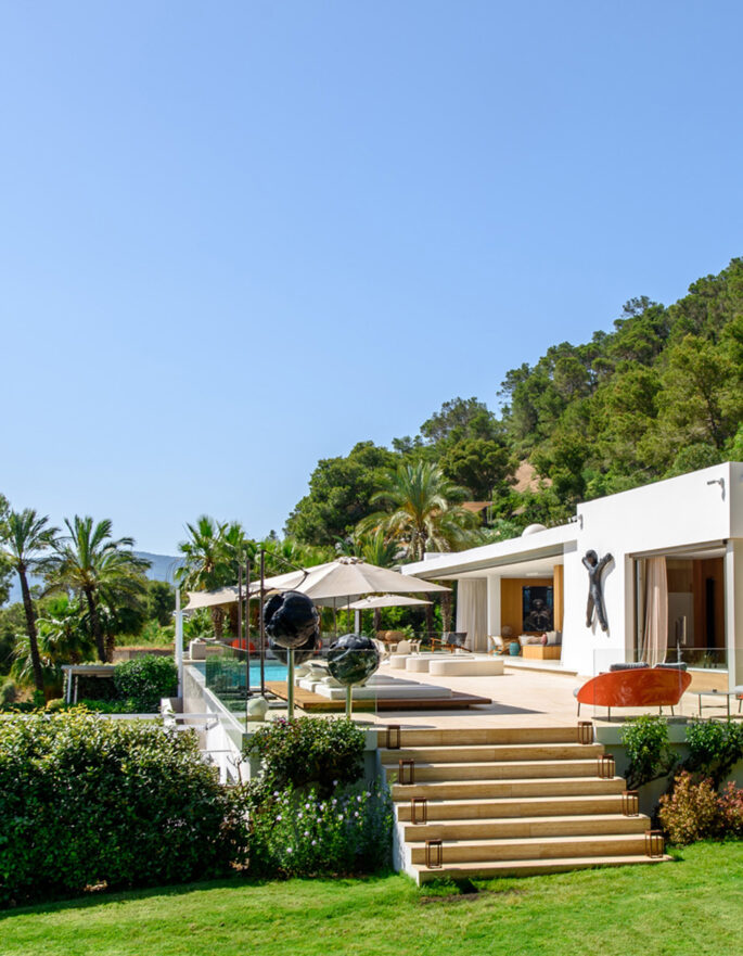 Garden and terrace of a luxury holiday home on Ibiza