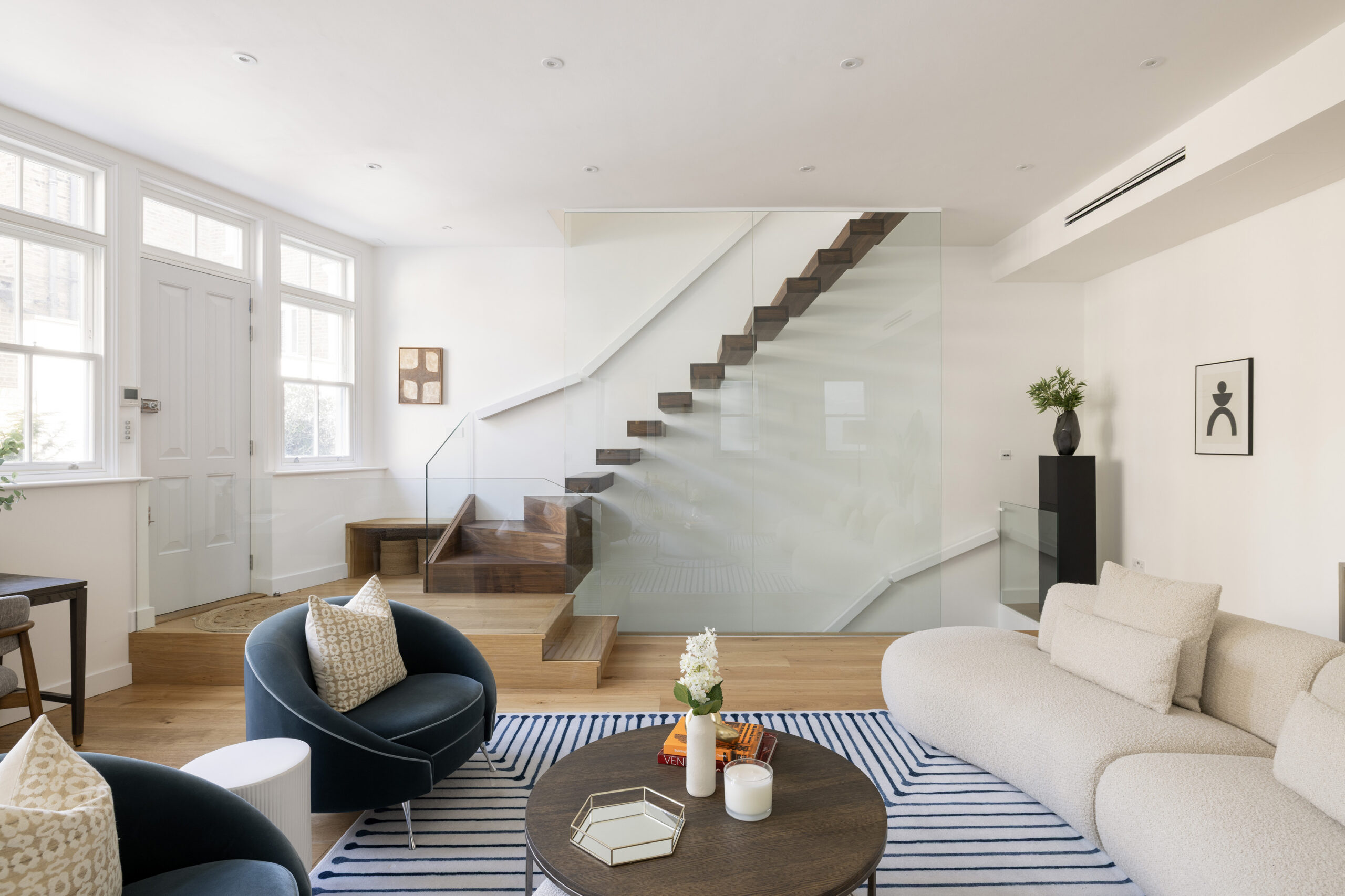 Domus-Nova-Kensington-House-For-Rent-Lexham-Mews-Blue-11_Lo