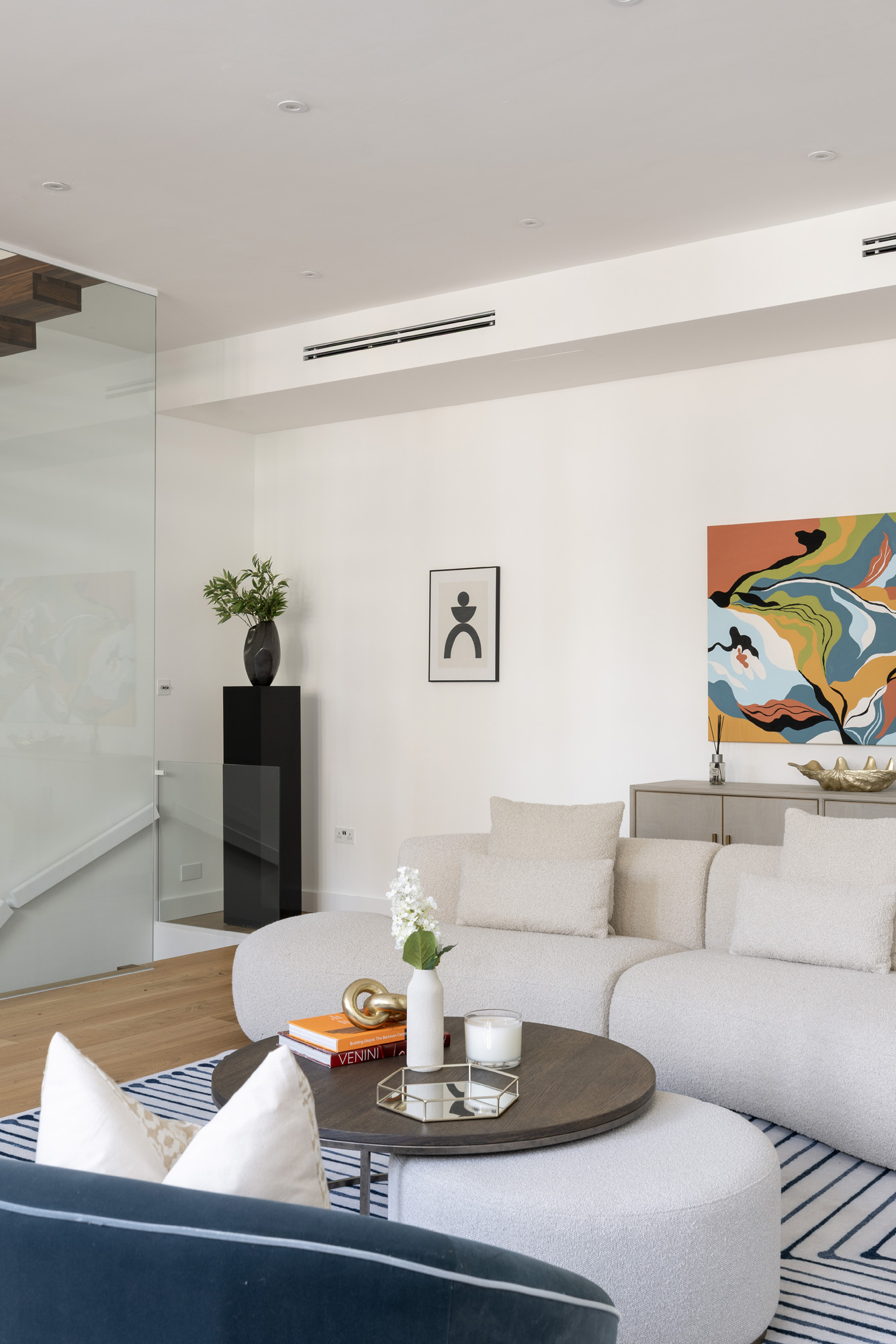 Domus-Nova-Kensington-House-For-Rent-Lexham-Mews-Blue-14_Lo