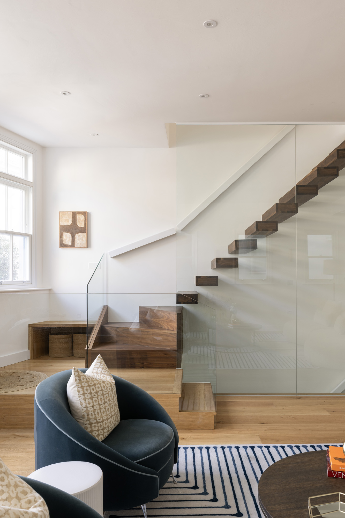 Domus-Nova-Kensington-House-For-Rent-Lexham-Mews-Blue-15_Lo