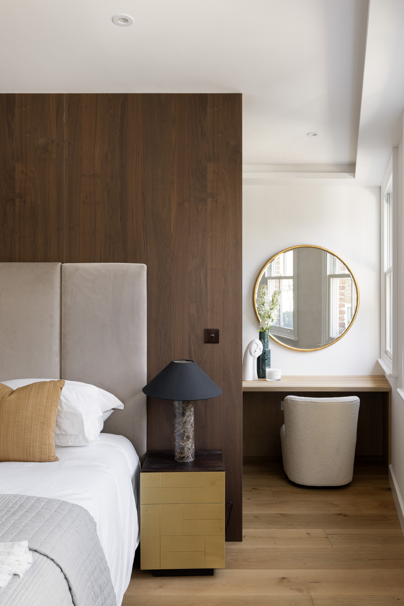 Domus-Nova-Kensington-House-For-Rent-Lexham-Mews-Blue-21_Lo