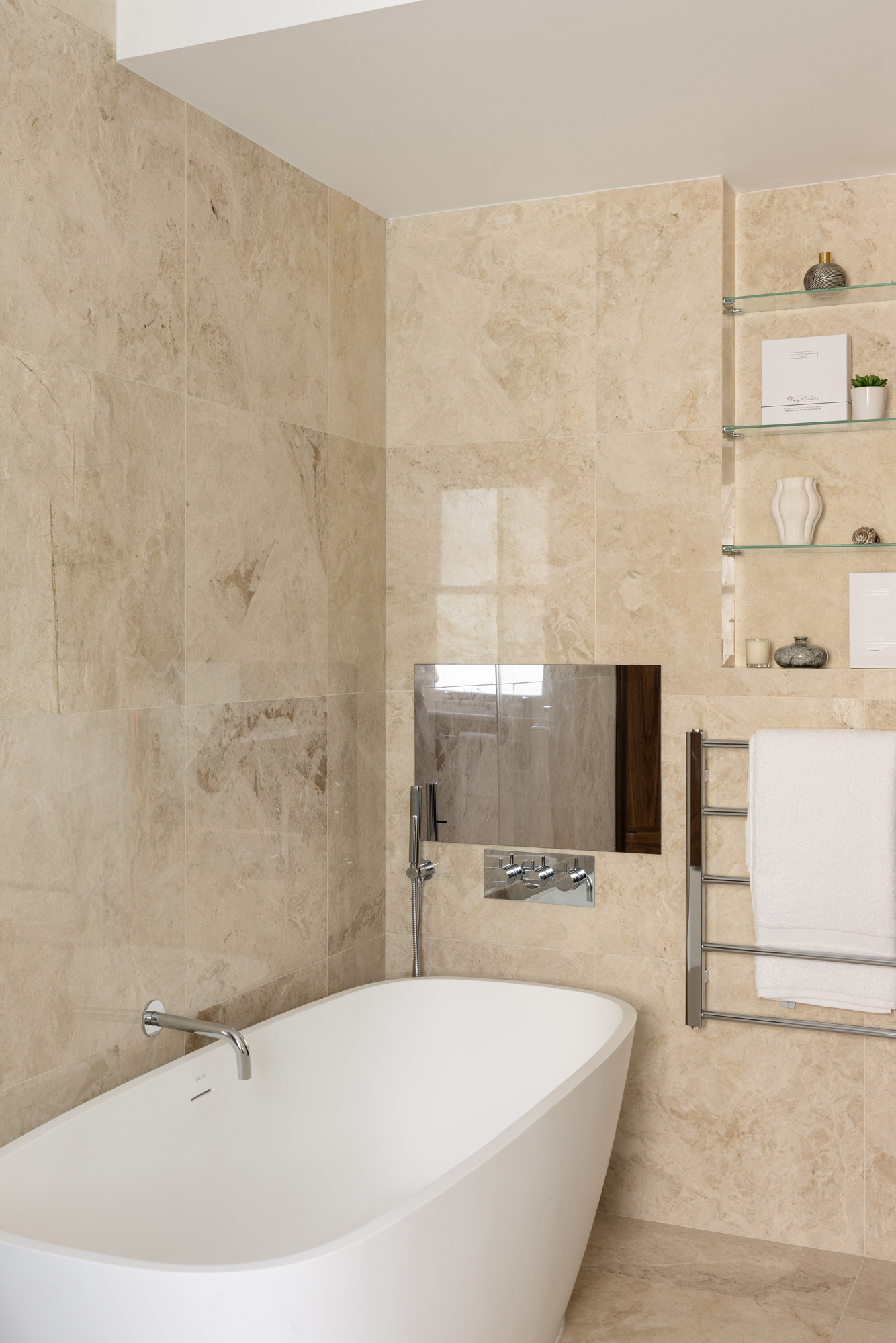 Domus-Nova-Kensington-House-For-Rent-Lexham-Mews-Blue-26_Lo