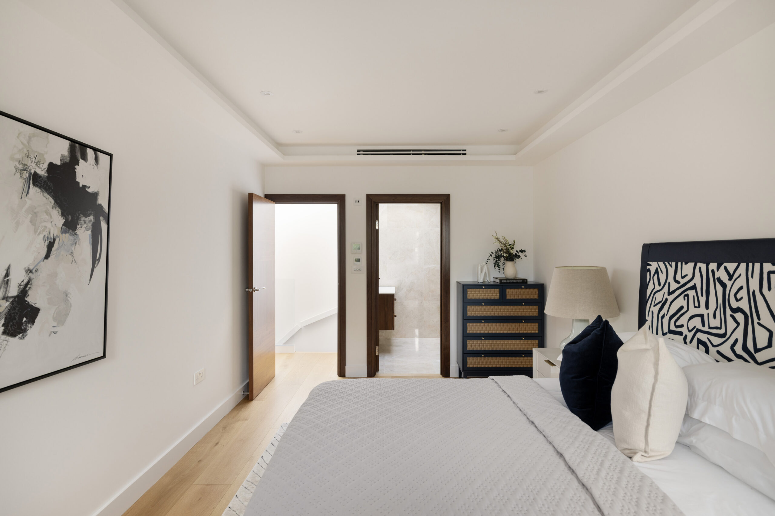 Domus-Nova-Kensington-House-For-Rent-Lexham-Mews-Blue-29_Lo