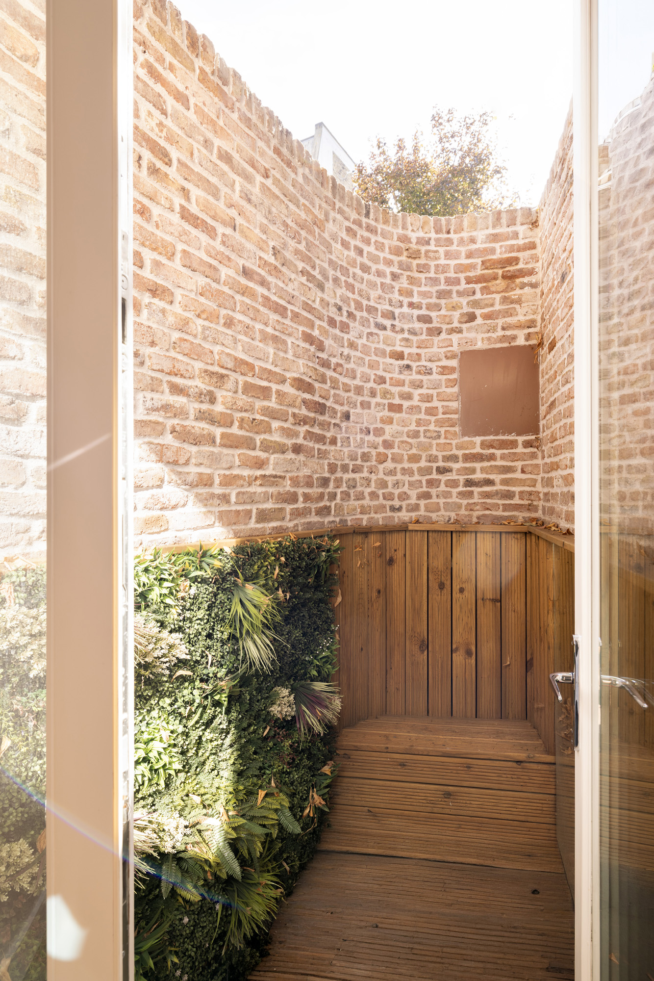 Domus-Nova-Kensington-House-For-Rent-Lexham-Mews-Green-10_Lo