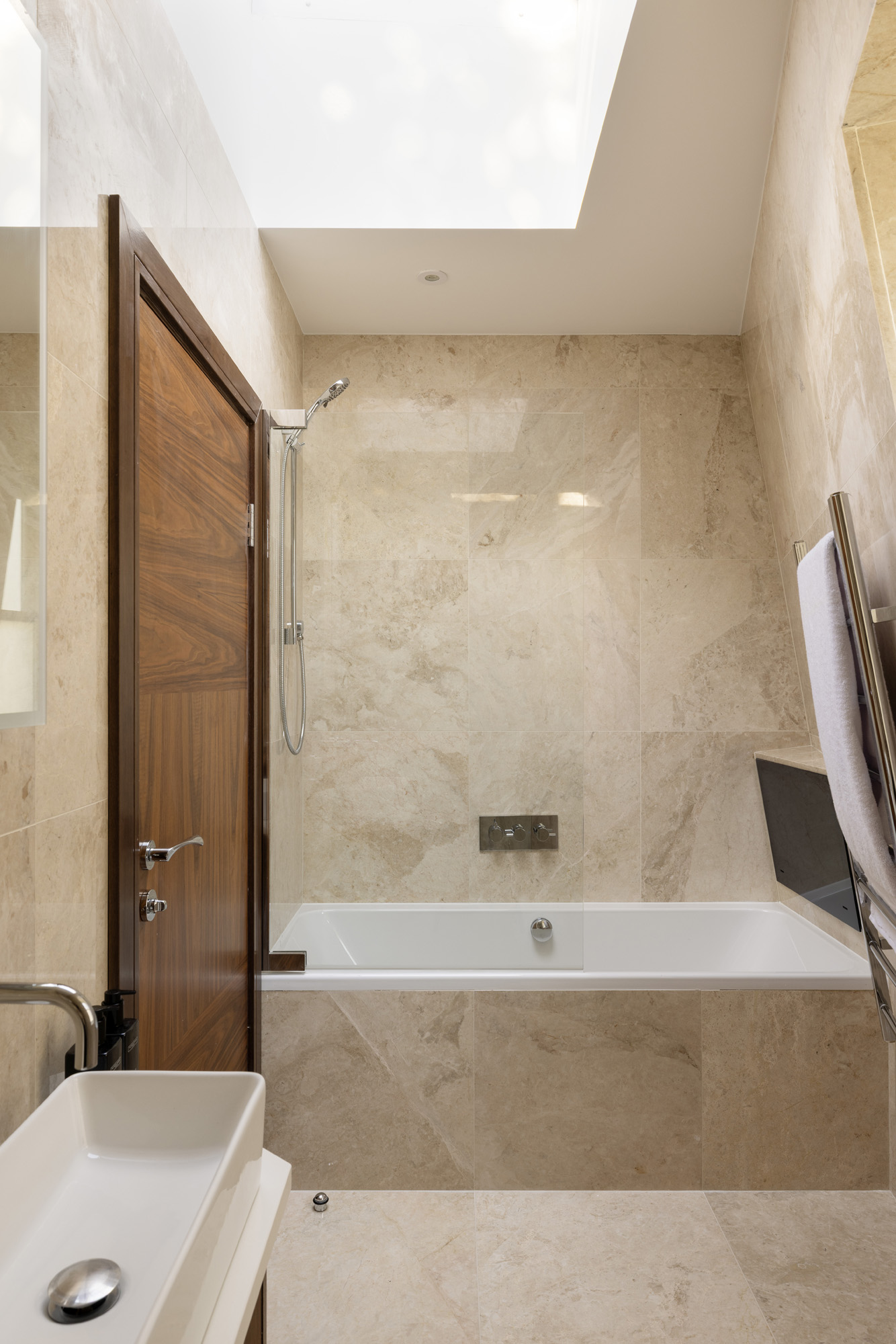 Domus-Nova-Kensington-House-For-Rent-Lexham-Mews-Green-24_Lo
