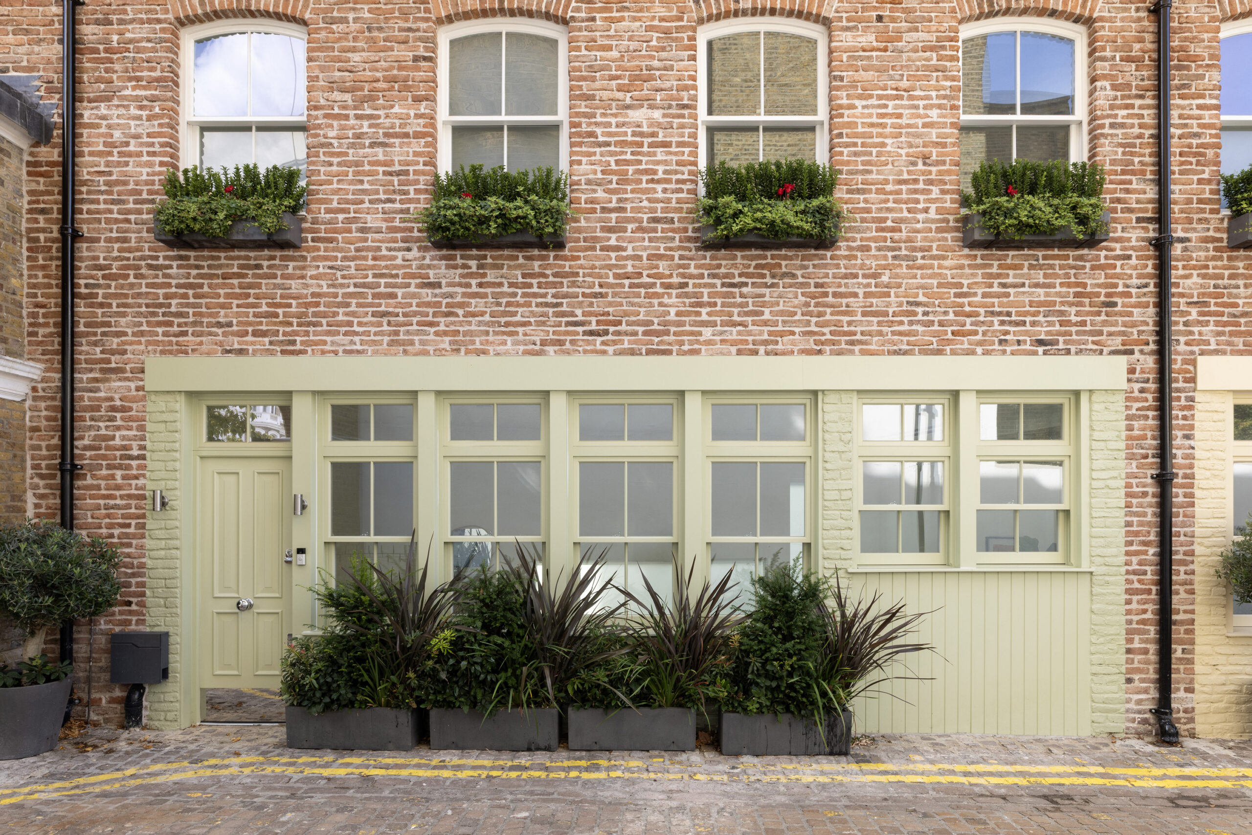Domus-Nova-Kensington-House-For-Rent-Lexham-Mews-Green-32_Lo