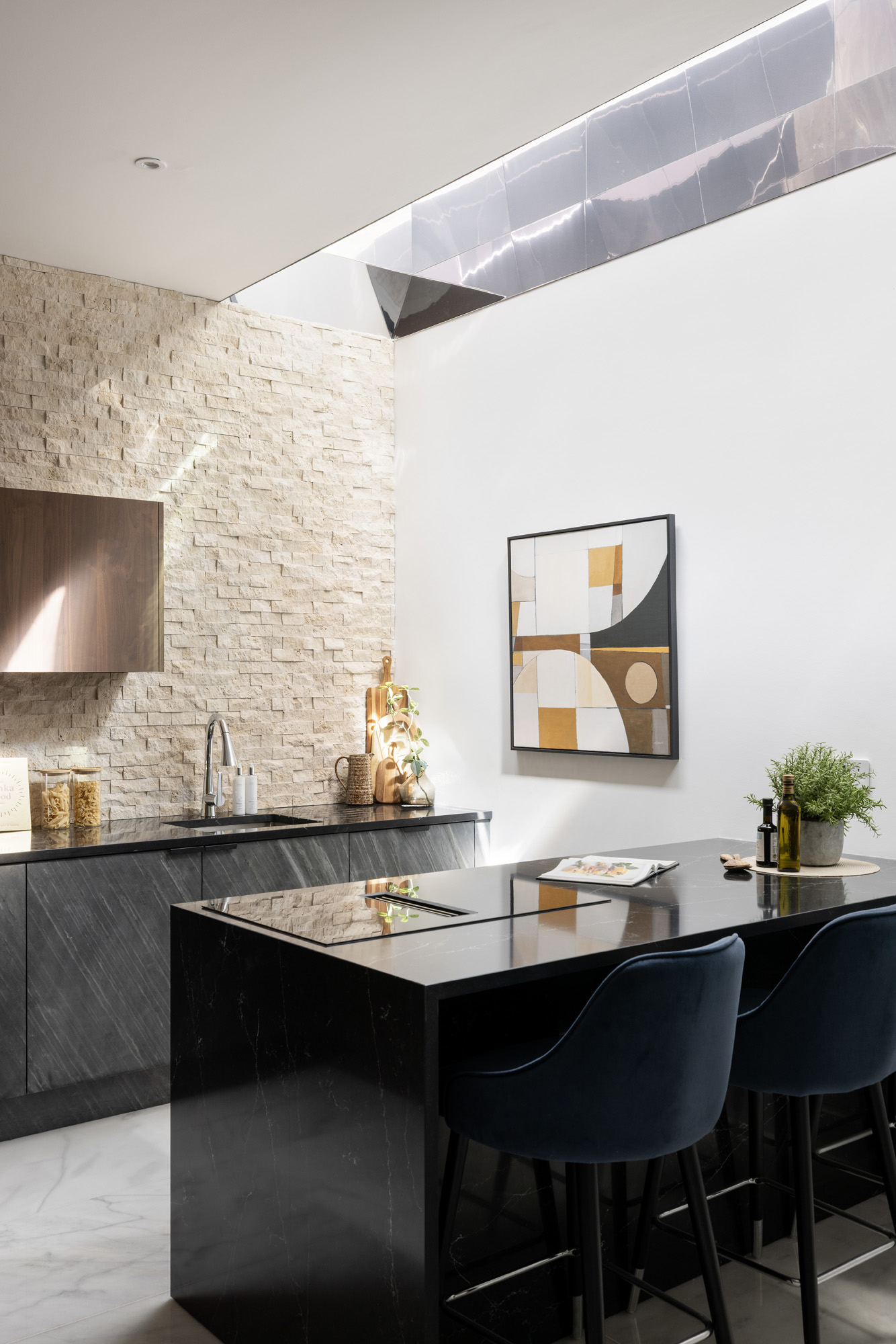 Domus-Nova-Kensington-House-For-Rent-Lexham-Mews-Yellow-19_Lo