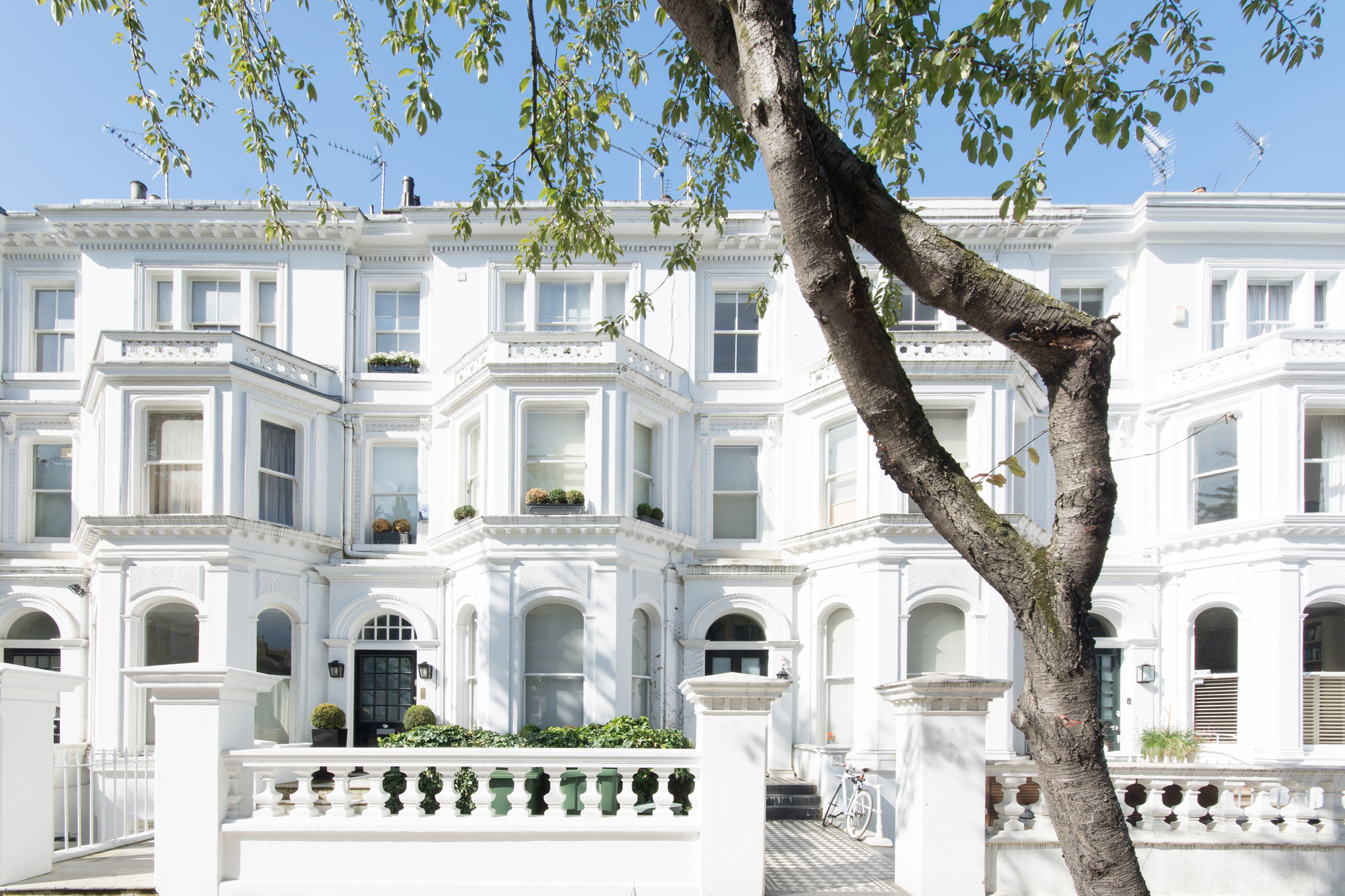 Domus-Nova-London-For-Sale-Palace-Gardens-Terrace (3)