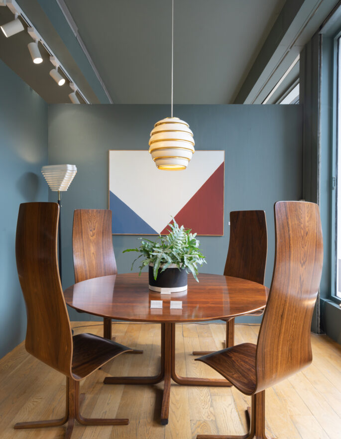dining table modernity