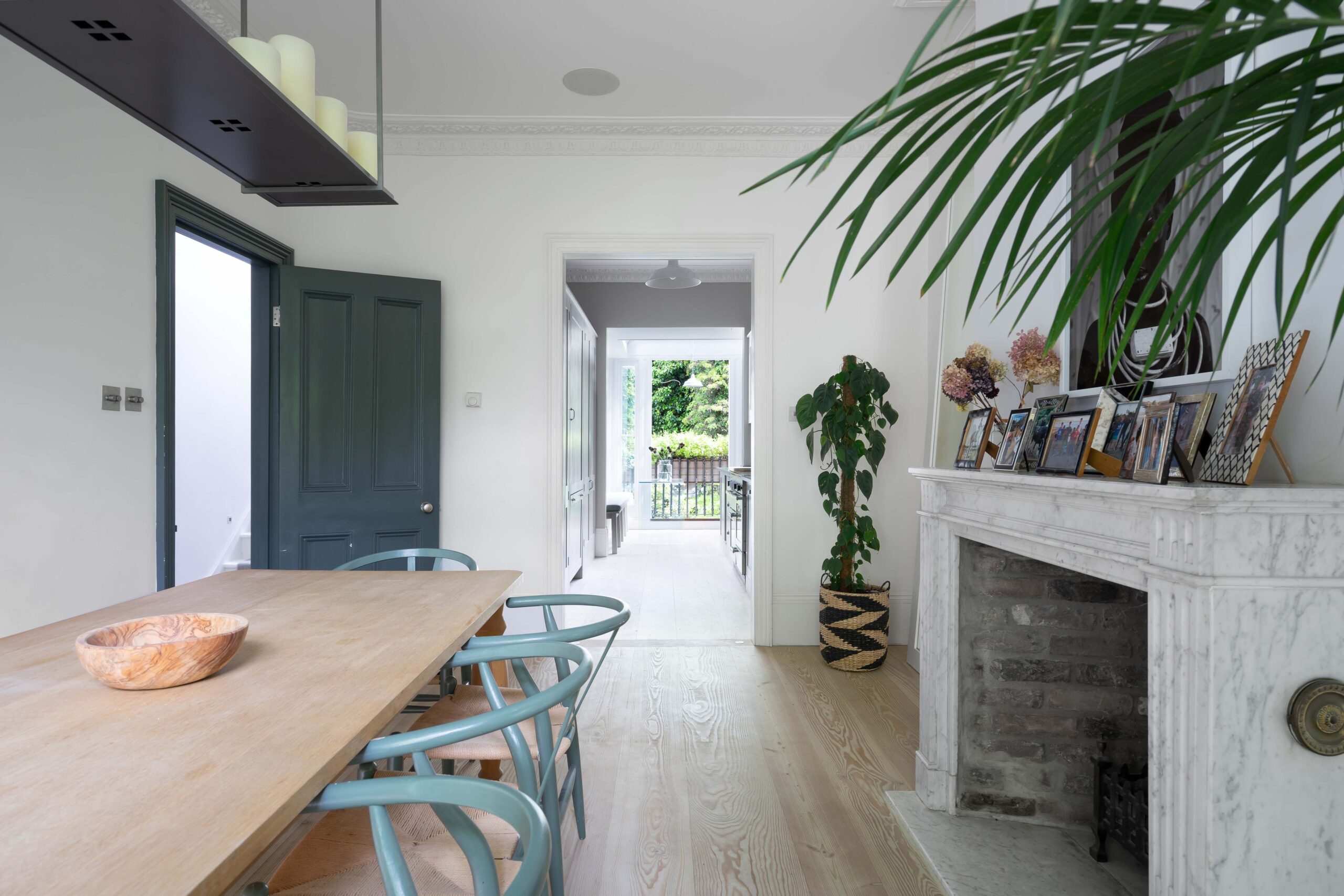 For Sale: Kensington Park Road Notting Hill W11 contemporary interior design in dining room