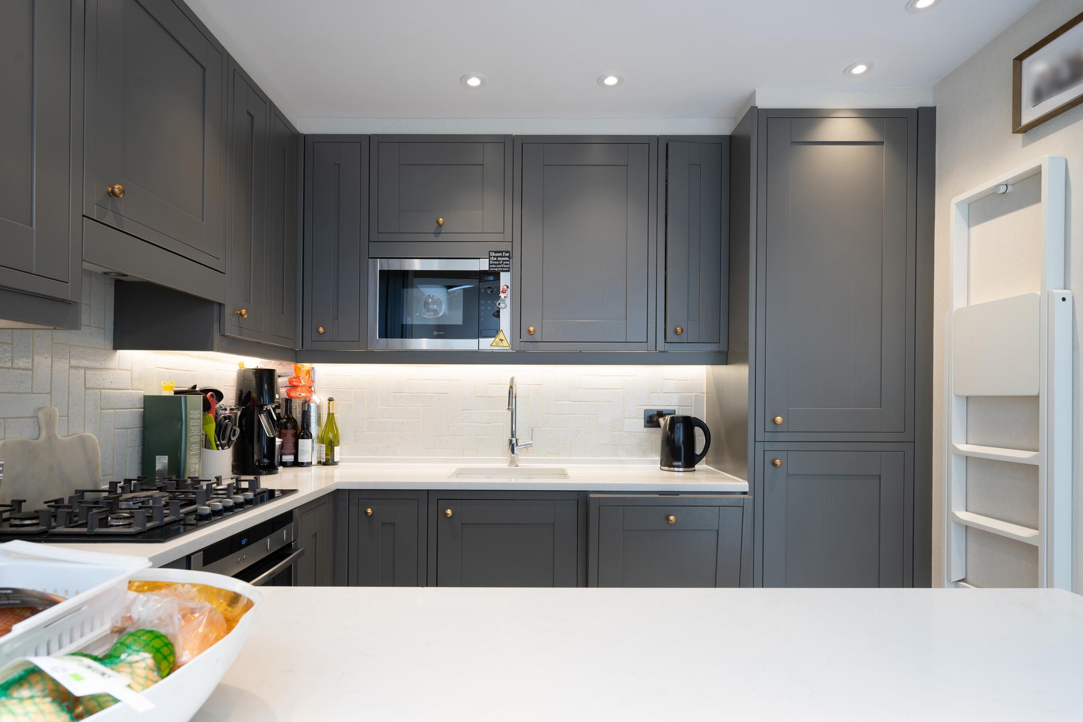 For Rent: Queensdale Road Notting Hill W11 modern kitchen