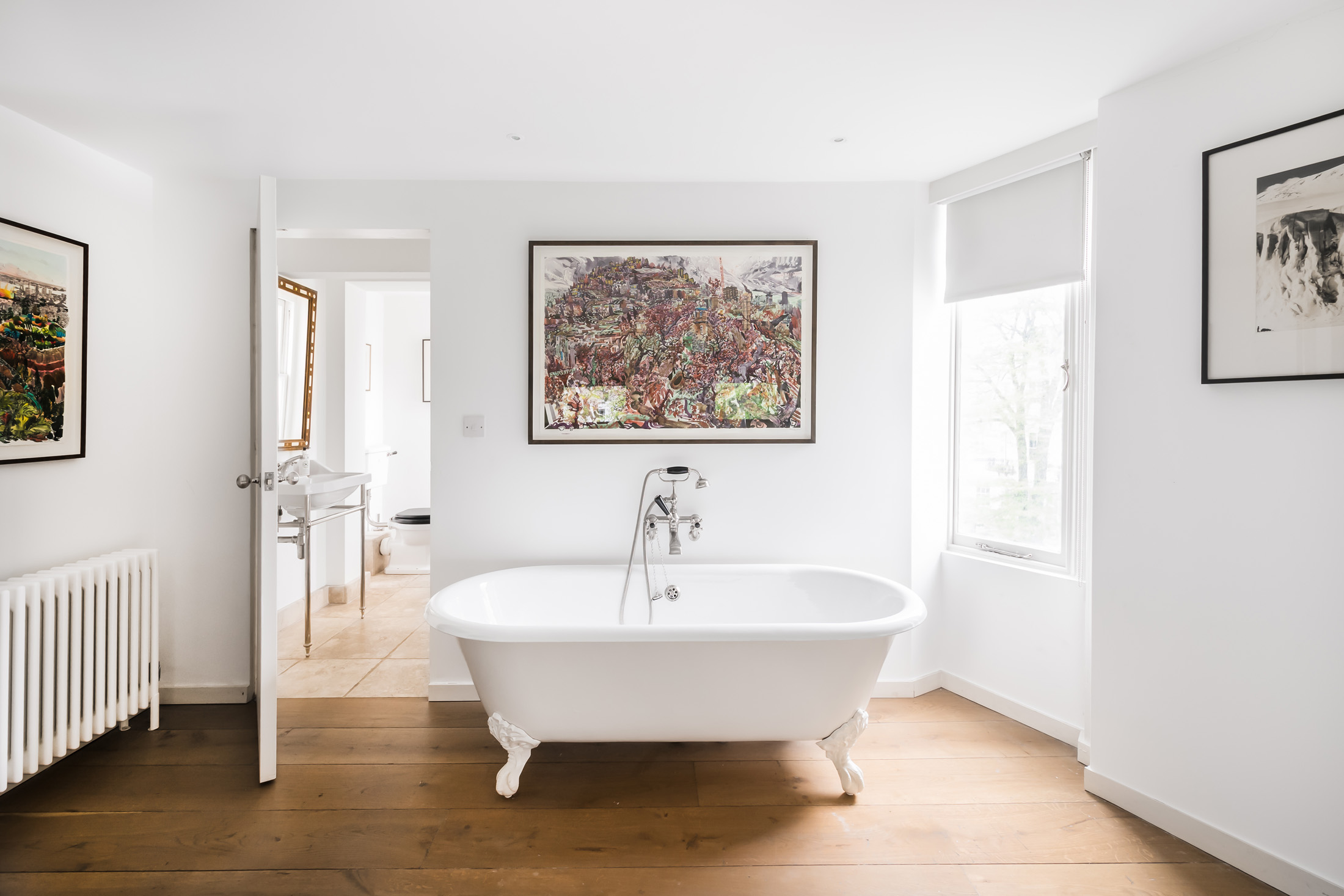 For Rent: Ladbroke Gardens Notting Hill W11 free-standing bath in minimalist bedroom