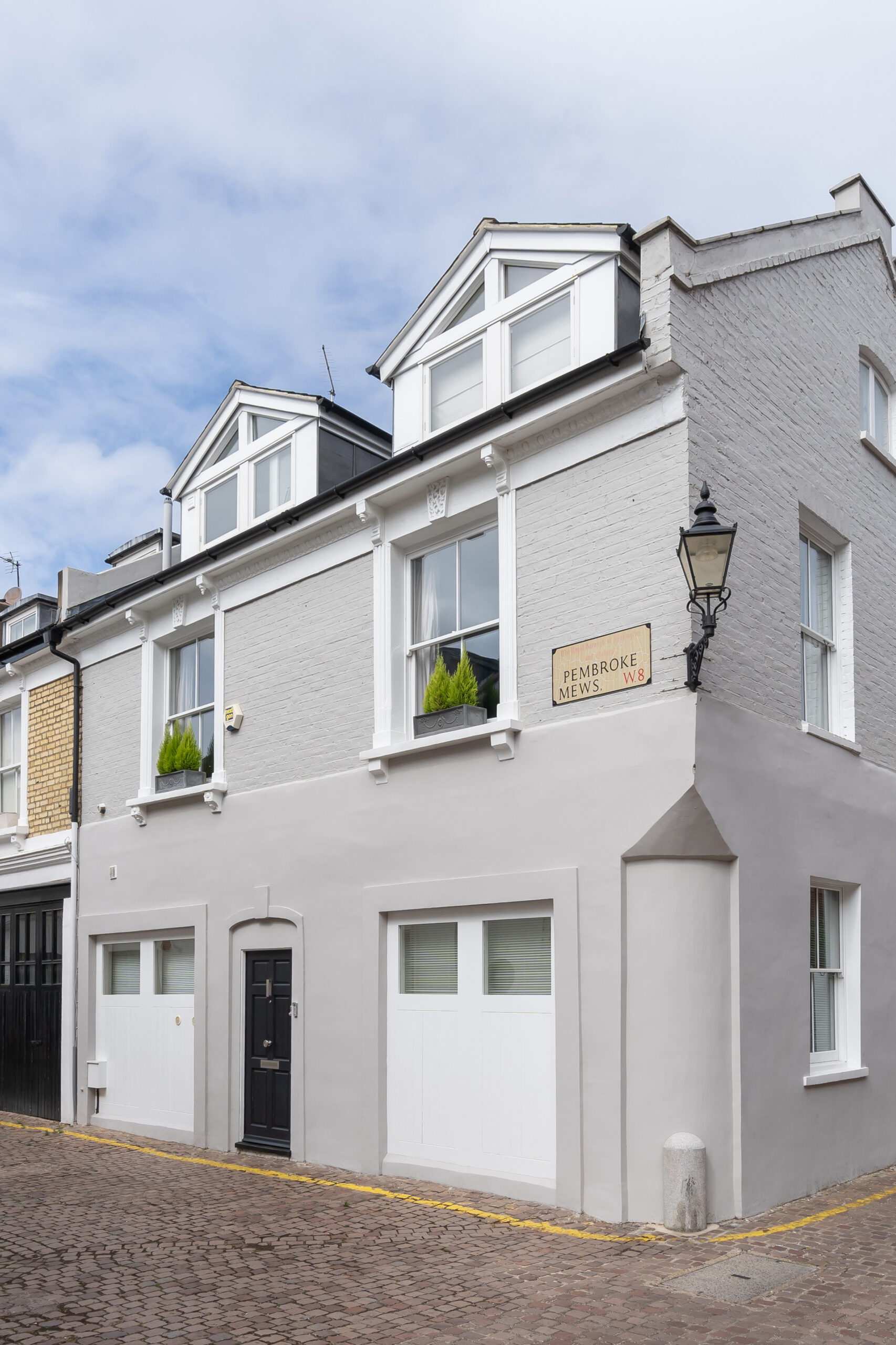 Domus-Nova-London-Property-For-Rental-Pembroke-Mews-External (1-2)